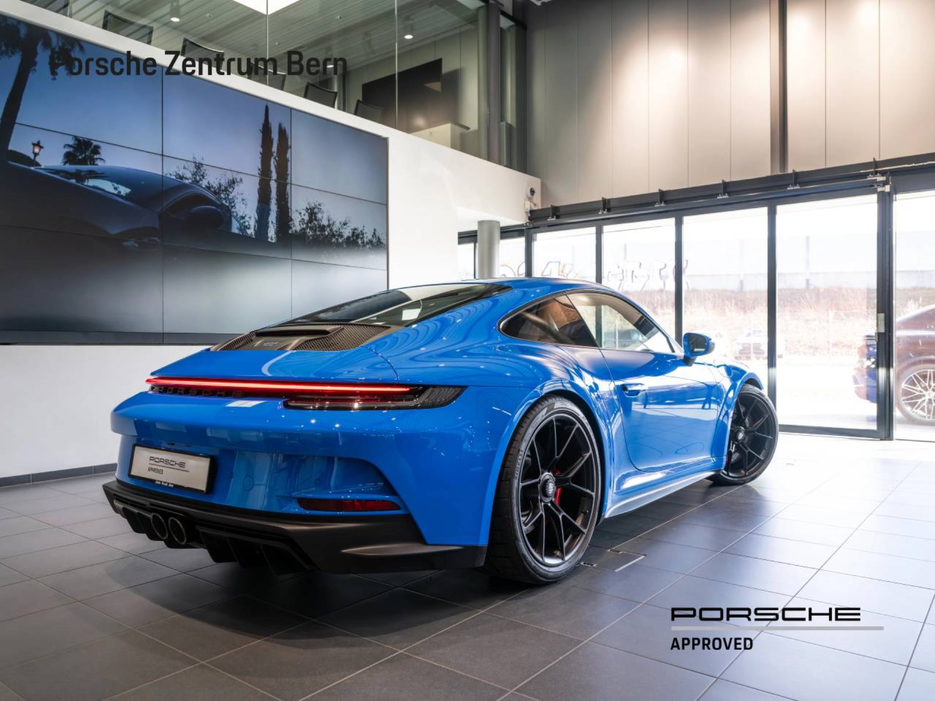 PORSCHE 911 GT3 mit Touring-Paket-showroom-element-2