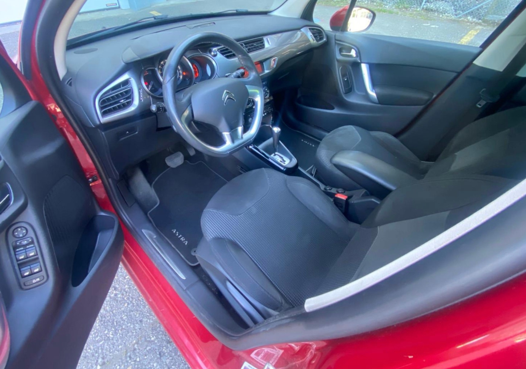 CITROEN C3 1.6i 16V Exclusive Automatic-image-9