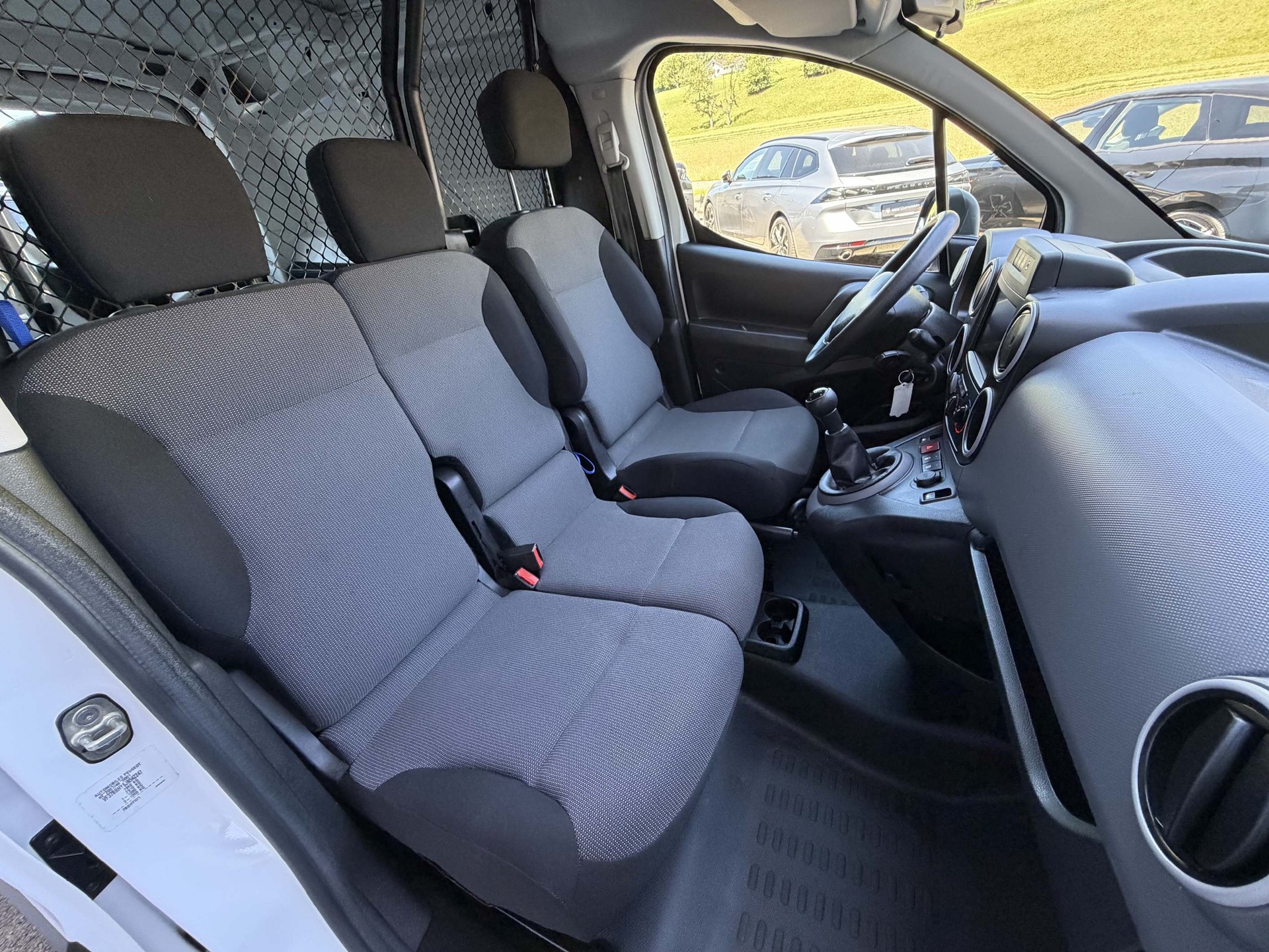 PEUGEOT Partner Kaw. L1 1.6 BlueHDI 100 Active-image-11