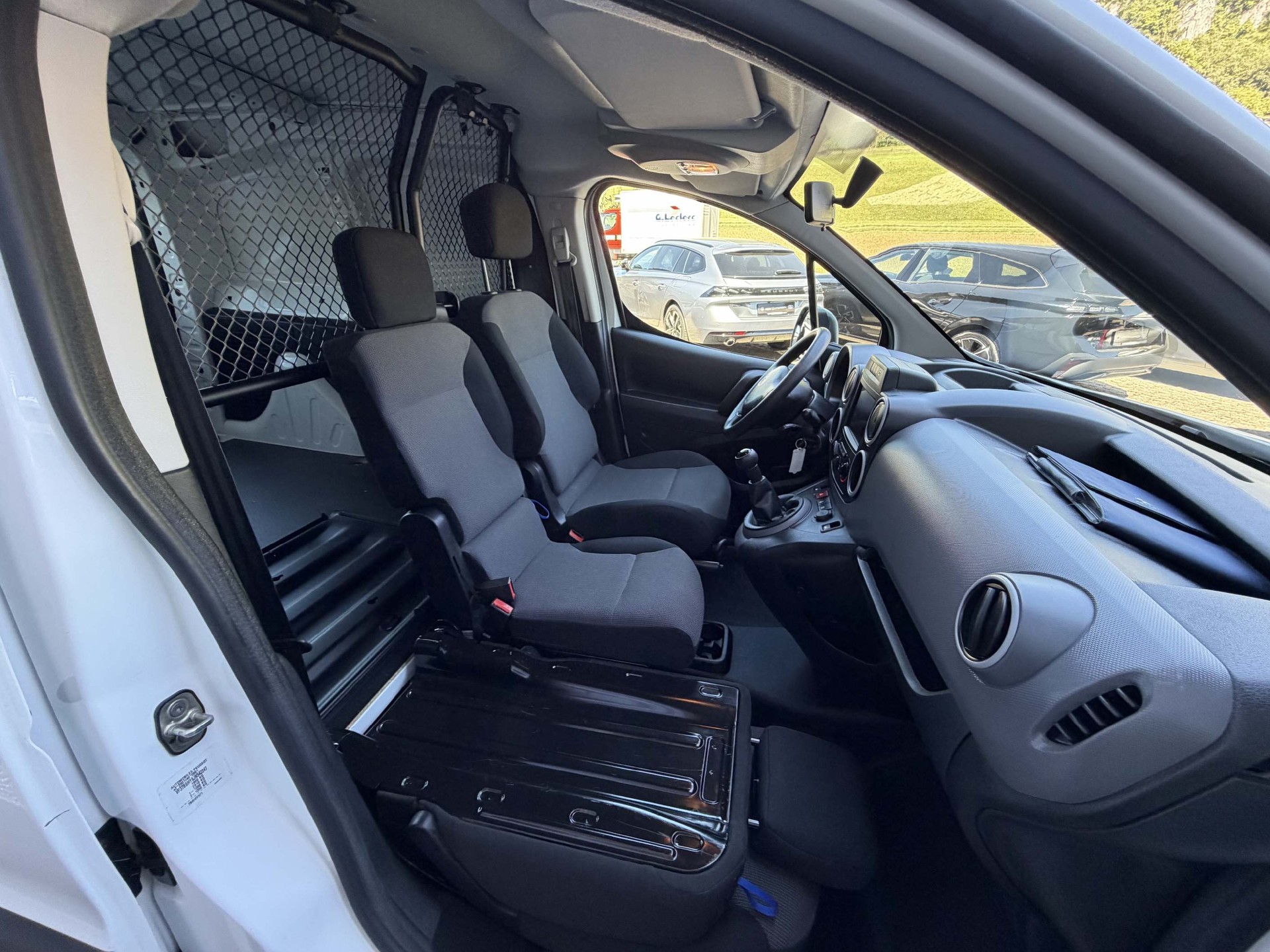 PEUGEOT Partner Kaw. L1 1.6 BlueHDI 100 Active-image-9