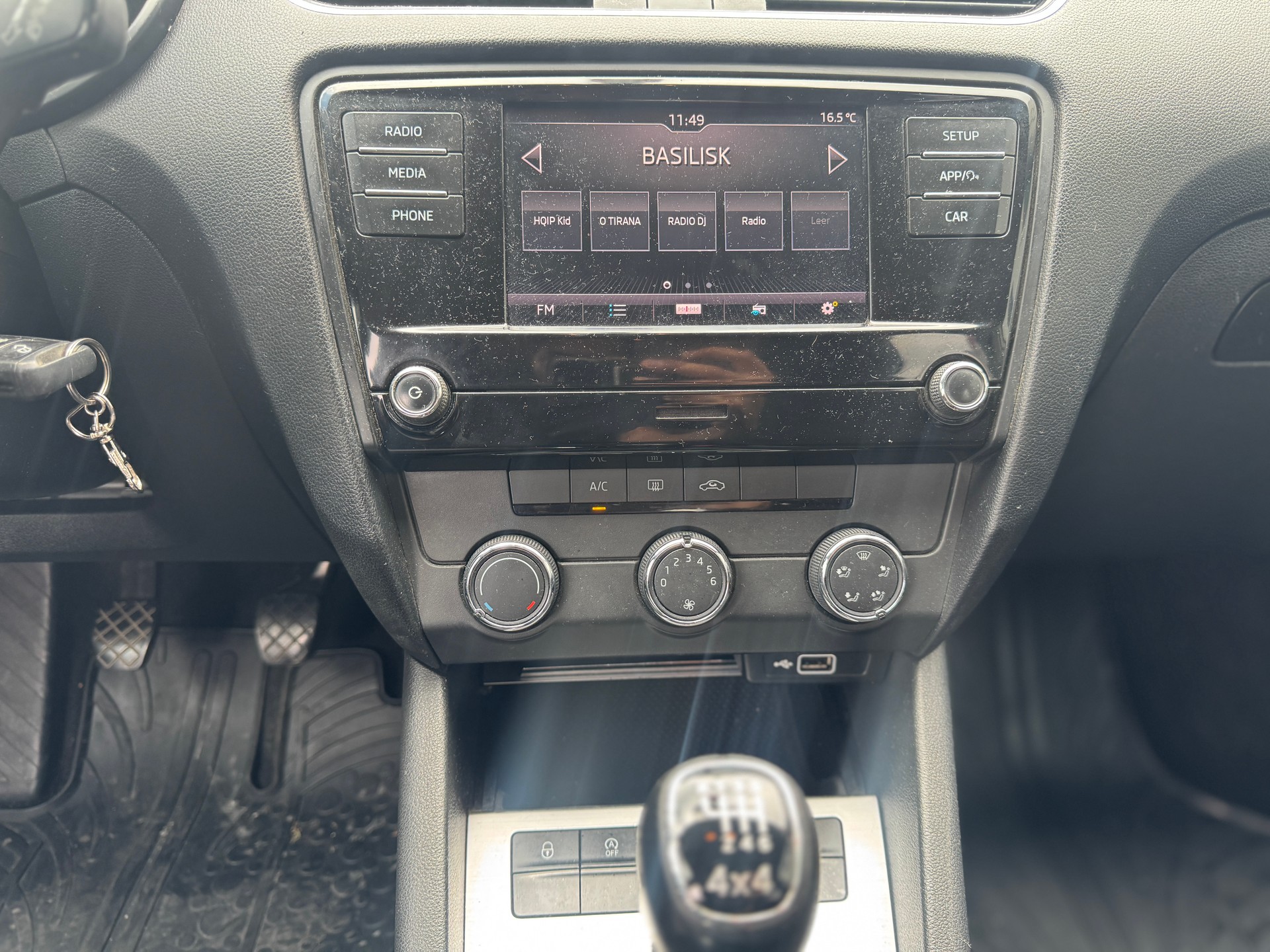 SKODA Octavia Combi 2.0 TDI Style 4x4-image-9