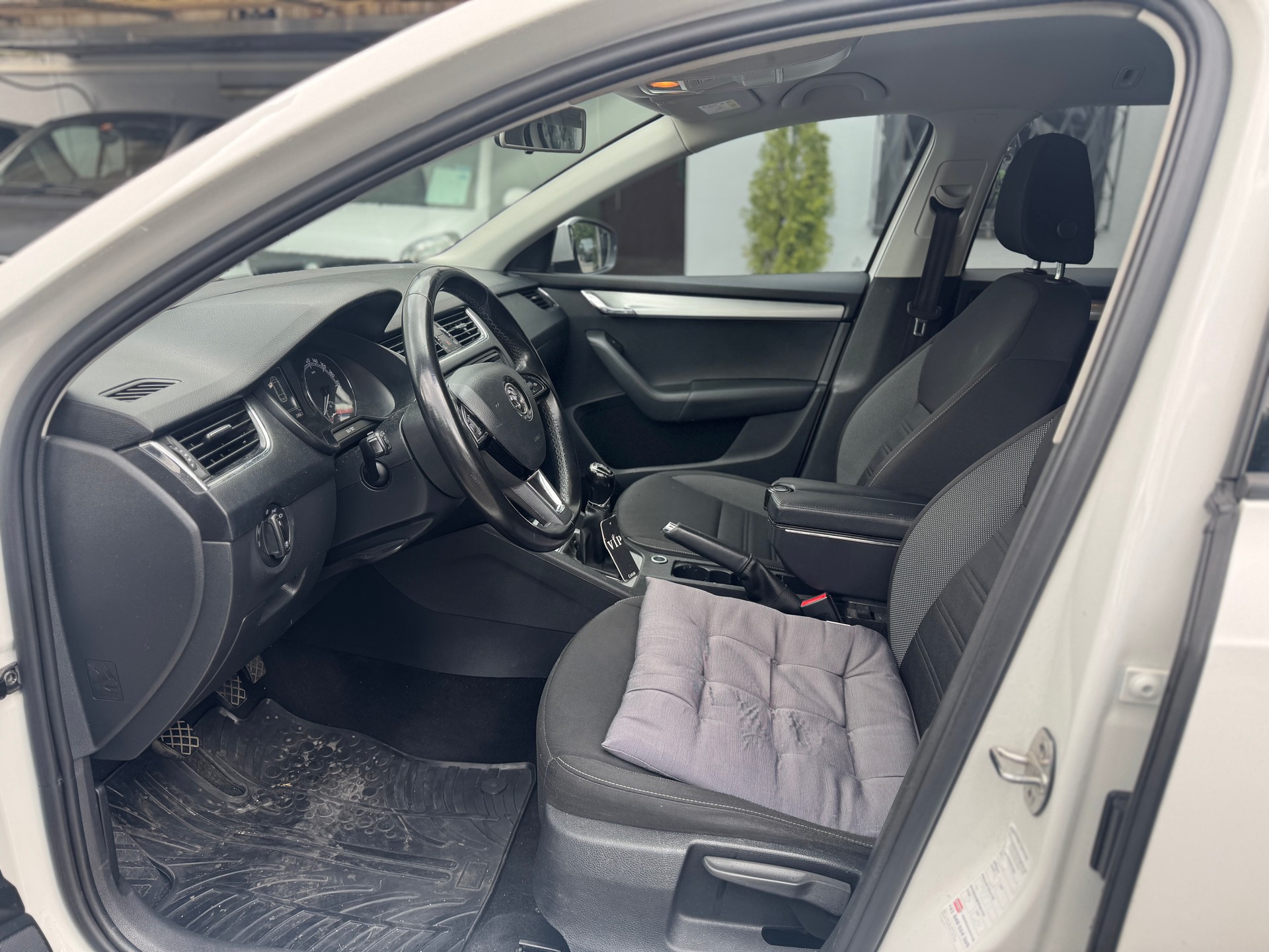 SKODA Octavia Combi 2.0 TDI Style 4x4-image-5