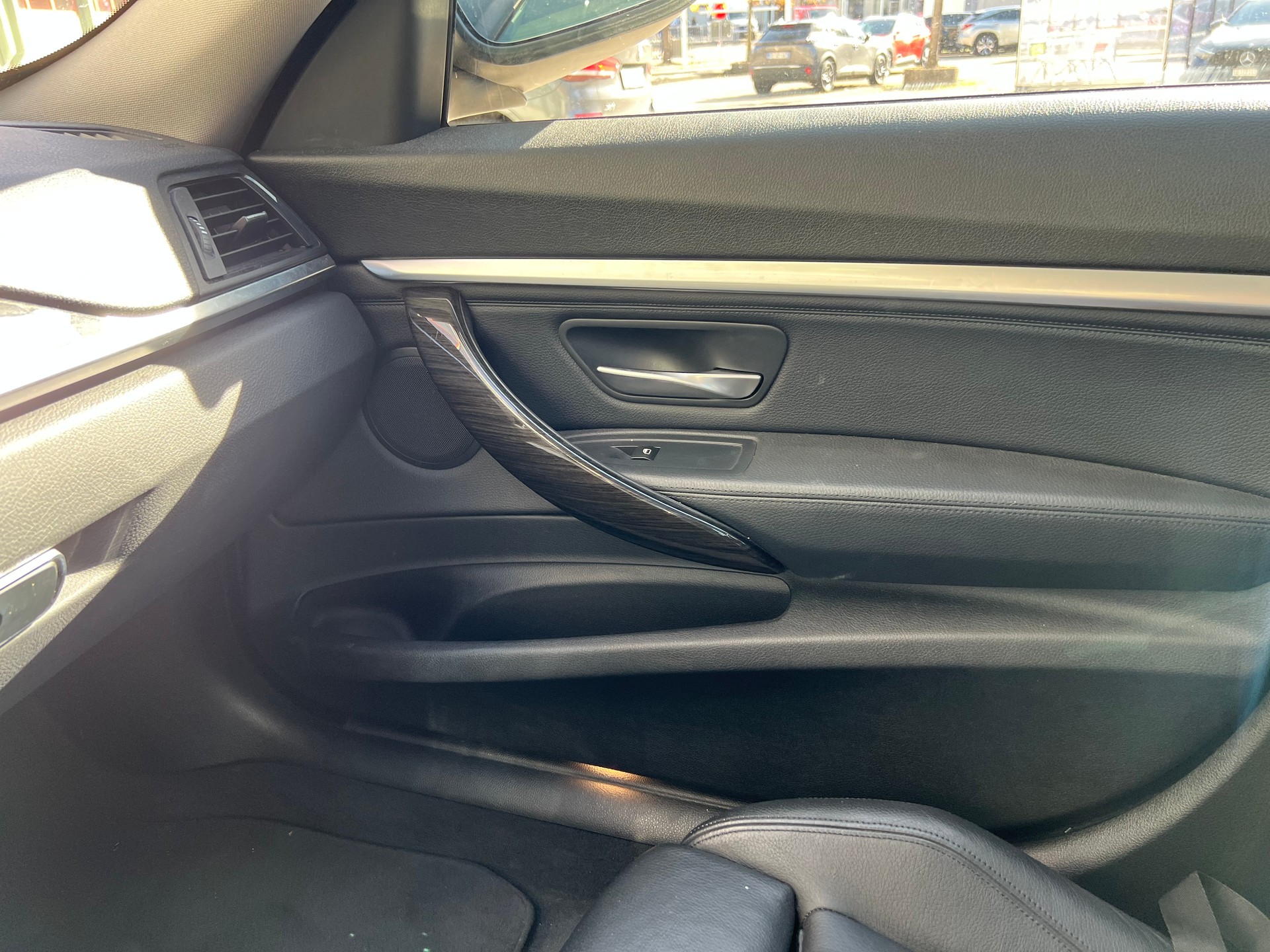 BMW 335i xDrive-image-3