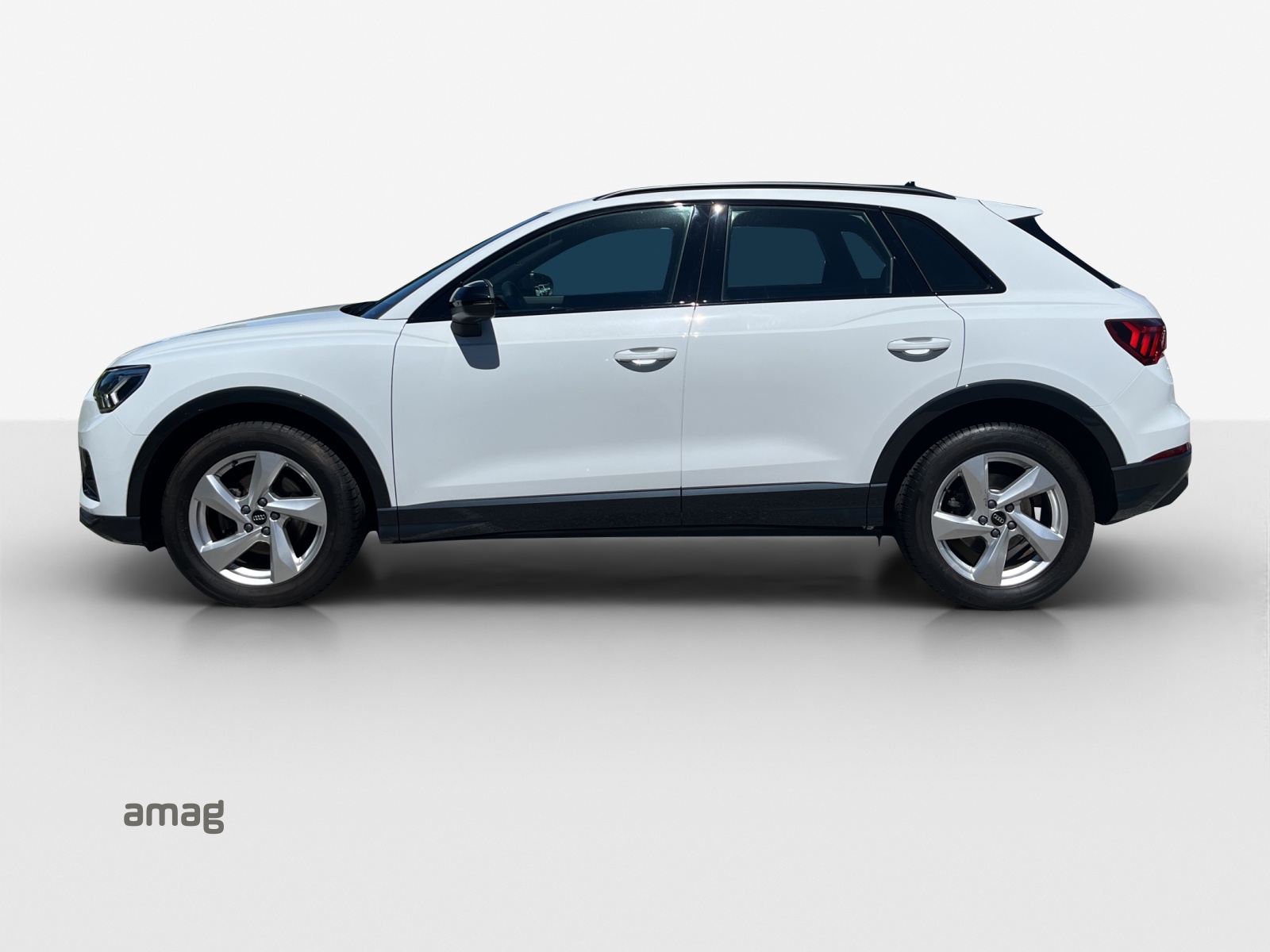 AUDI Q3 35 TFSI advanced Attraction S-tronic-showroom-element-1