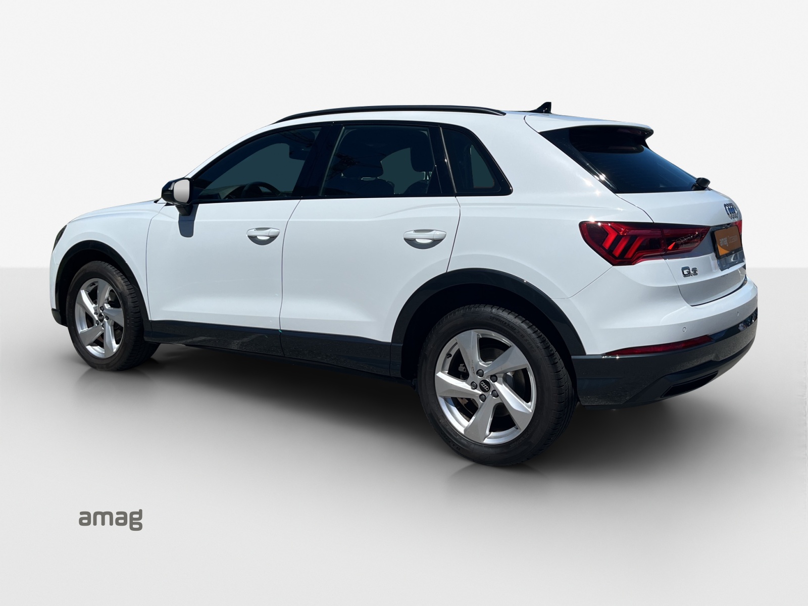 AUDI Q3 35 TFSI advanced Attraction S-tronic-showroom-element-2