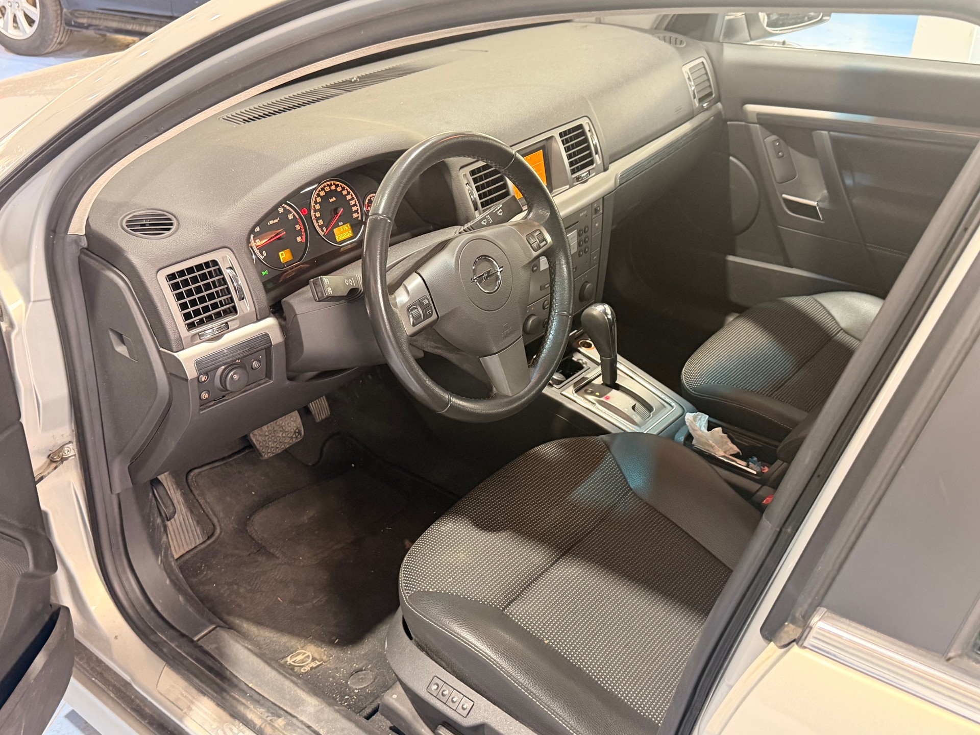 OPEL Signum 2.8 Turbo V6 Cosmo-image-4