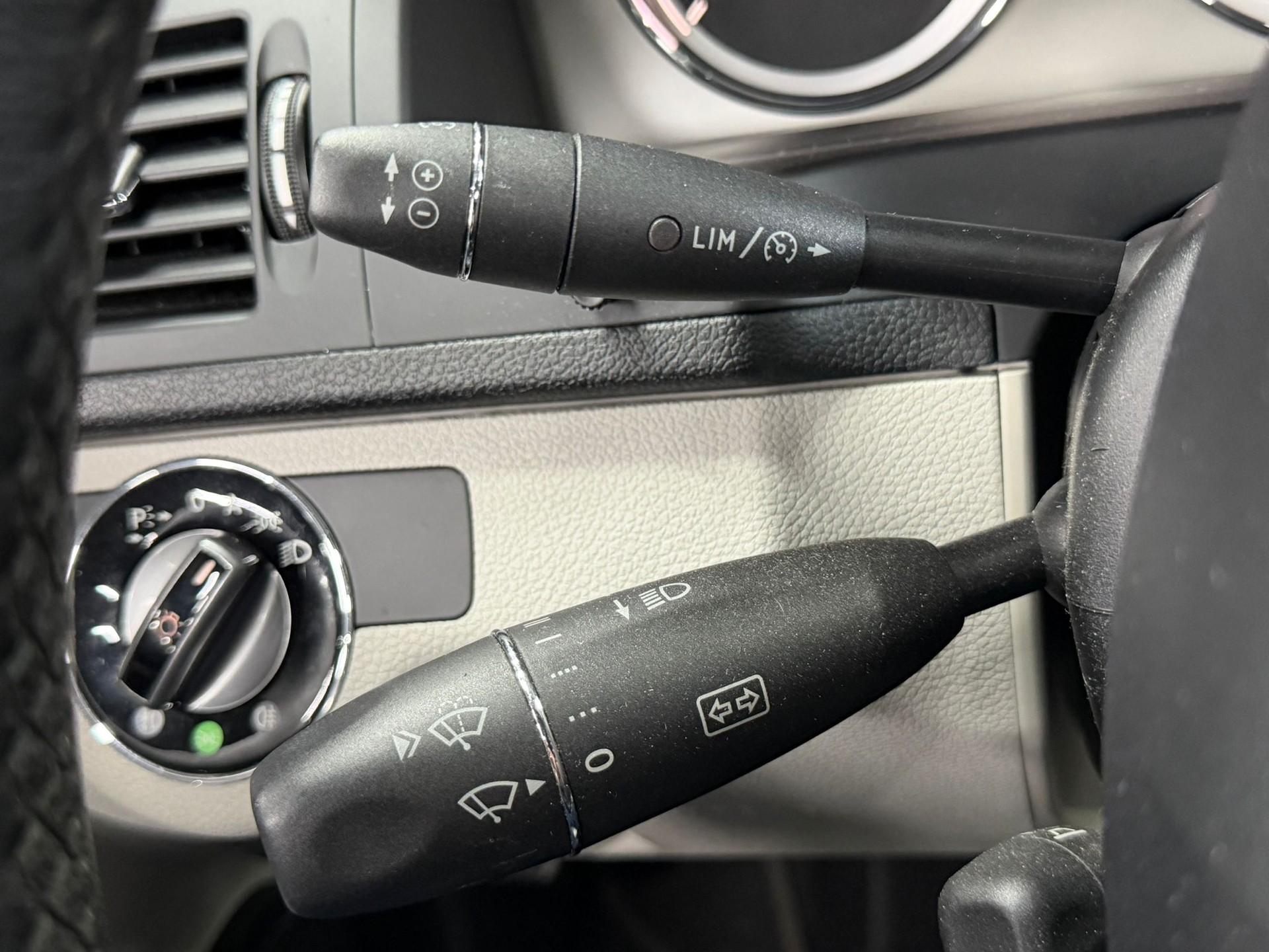 MERCEDES-BENZ C 63 AMG Avantgarde 7G-Tronic-image-12