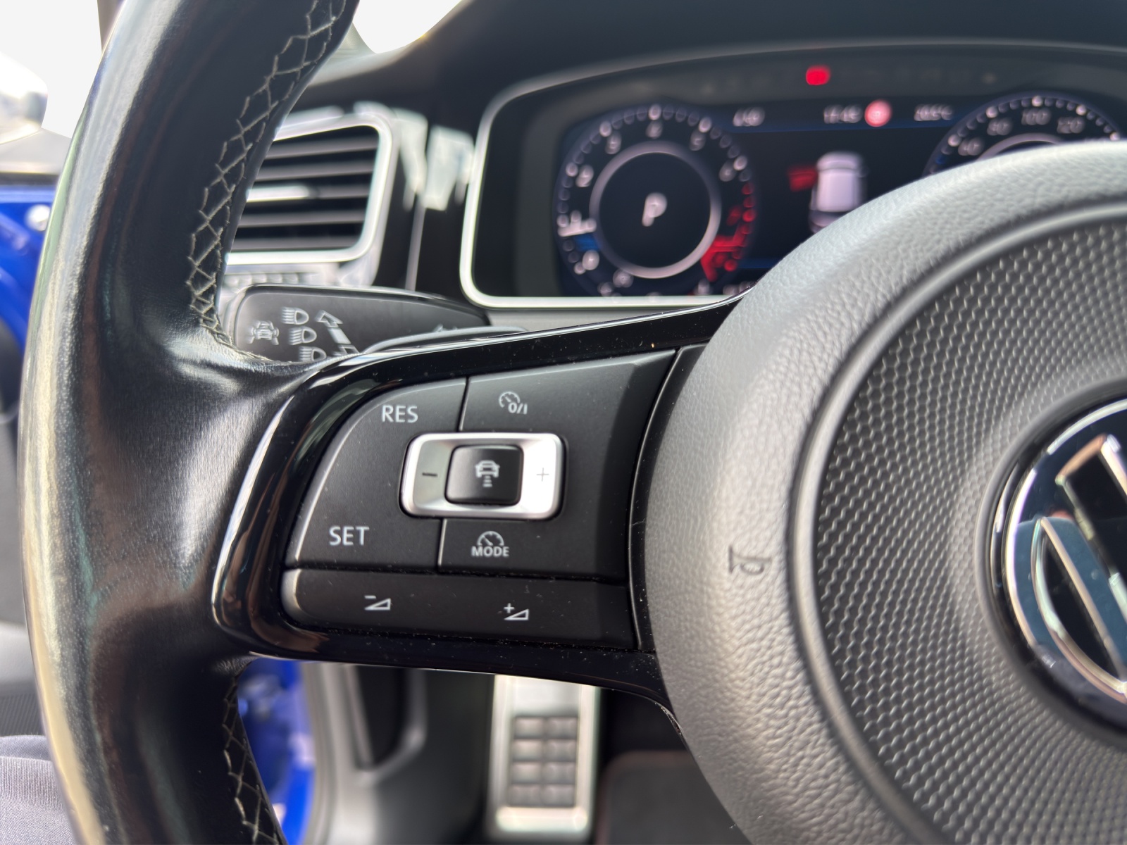 VW Golf Variant 2.0 TSI R 4Motion DSG-image-14