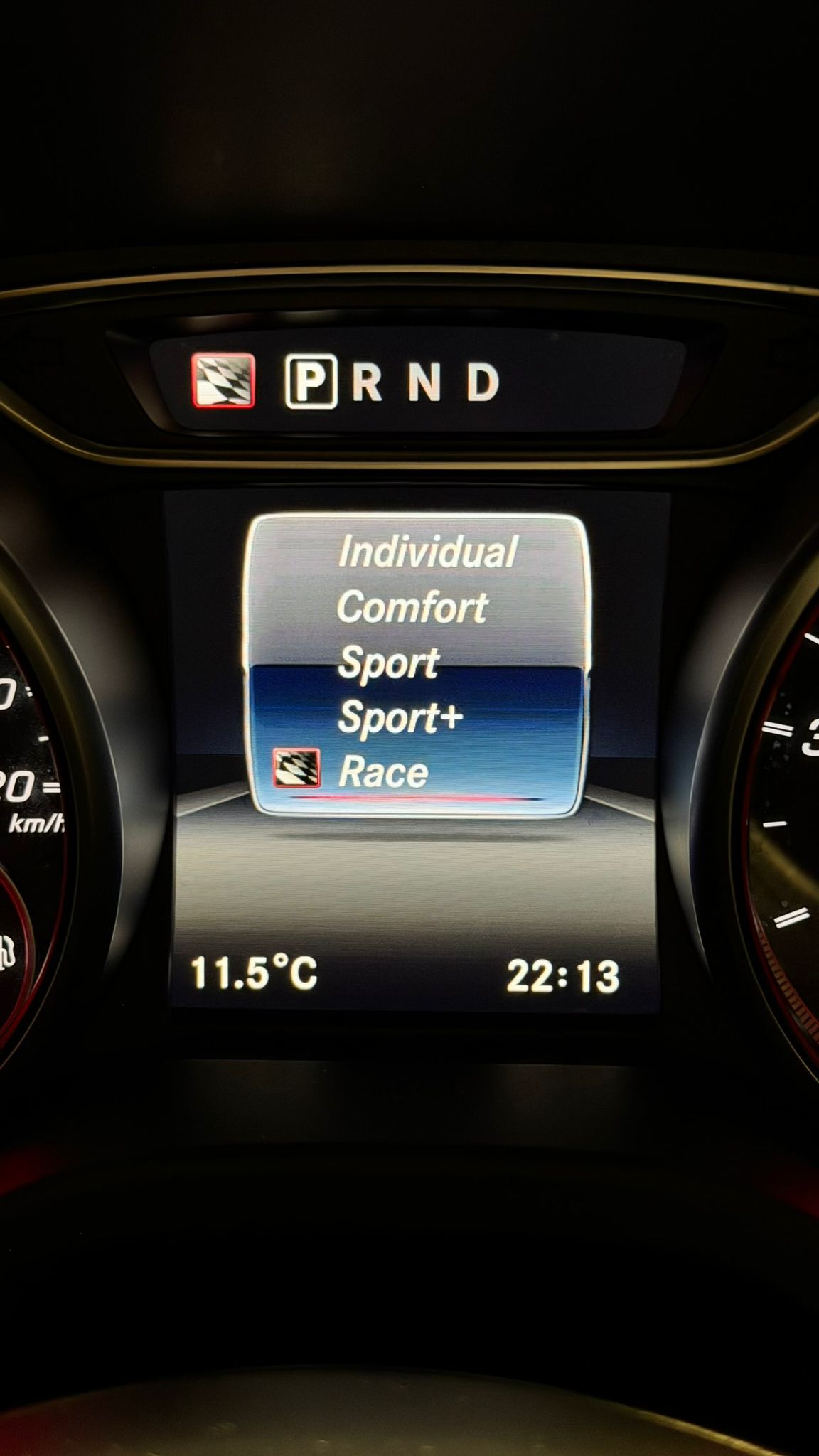 MERCEDES-BENZ CLA 45 AMG 4Matic Speedshift-image-9