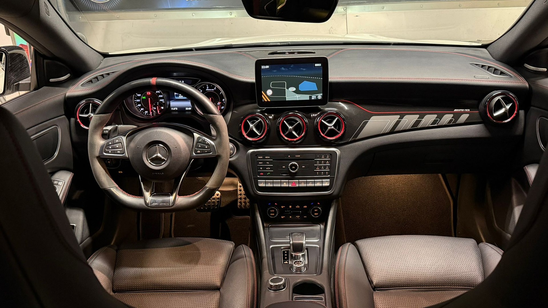 MERCEDES-BENZ CLA 45 AMG 4Matic Speedshift-image-8