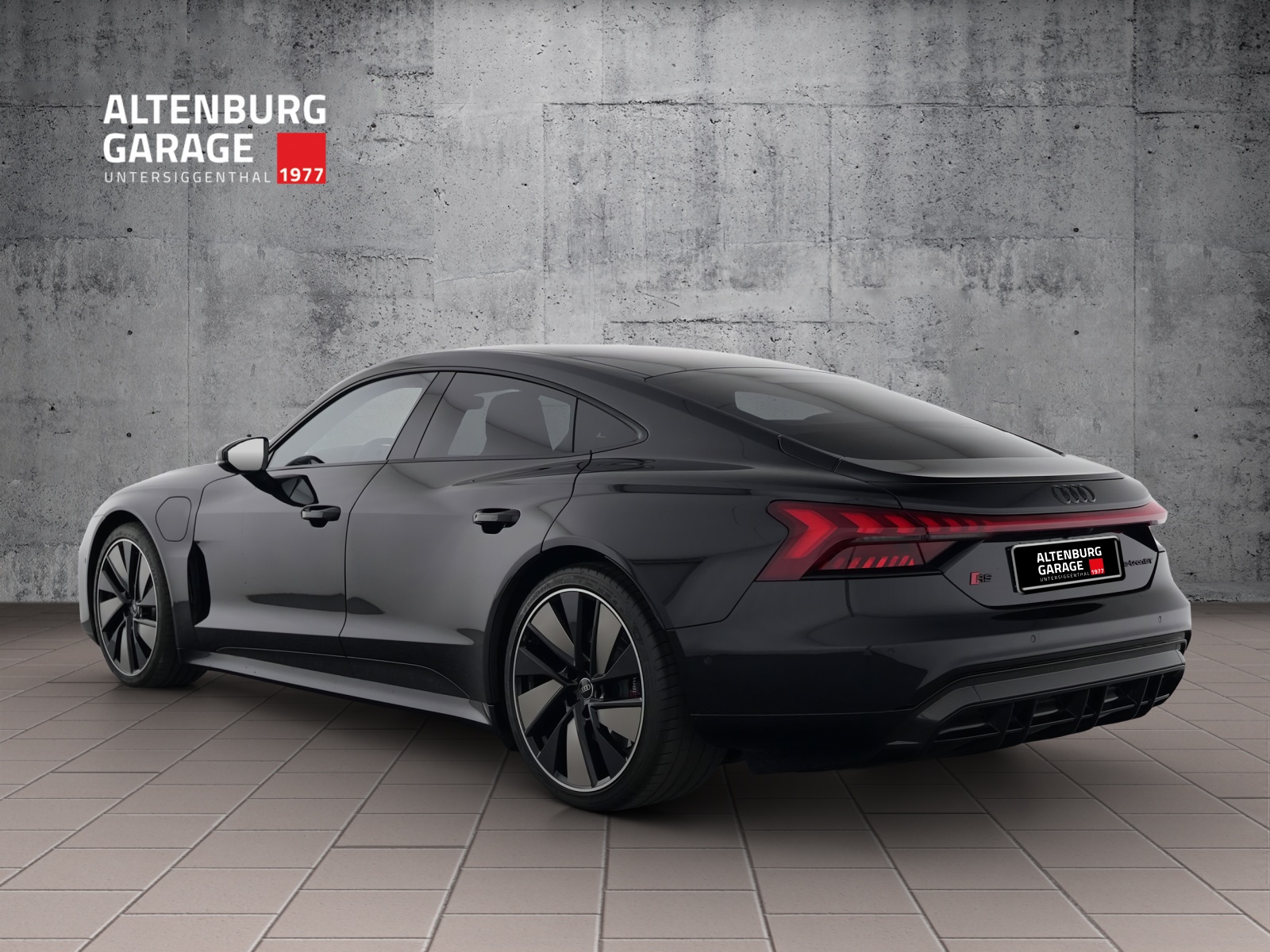 AUDI RS e-tron GT quattro Carbon Optik-showroom-element-2