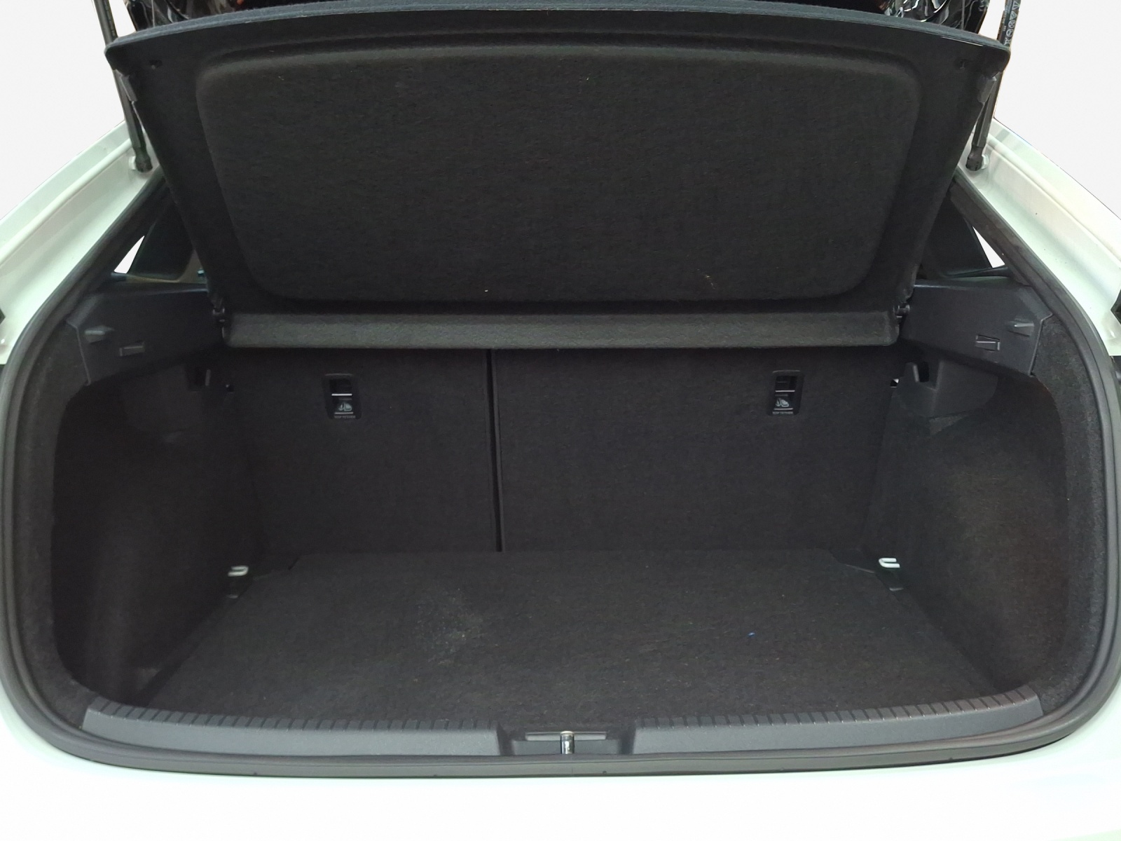 VW Taigo 1.5 TSI R-Line DSG-image-12