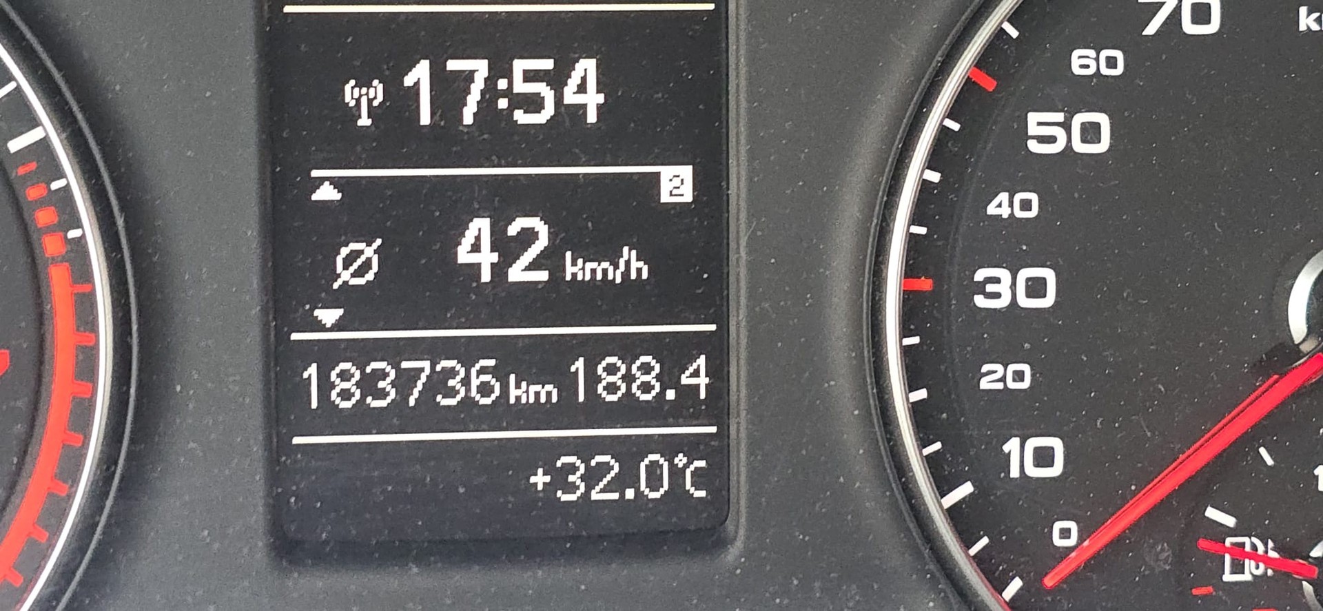 AUDI Q3 2.0 TFSI quattro-image-14