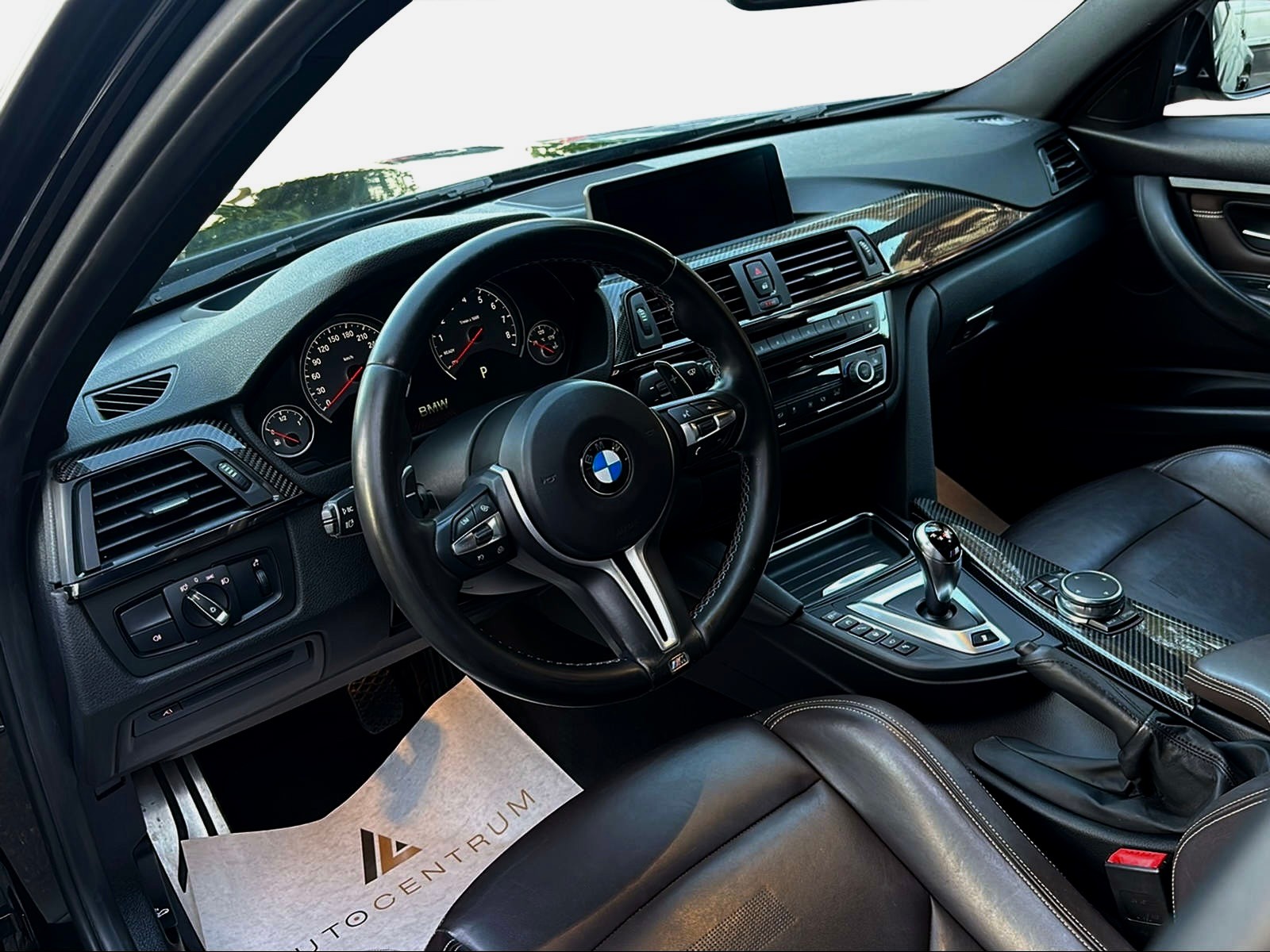 BMW M3 Drivelogic-showroom-element-1