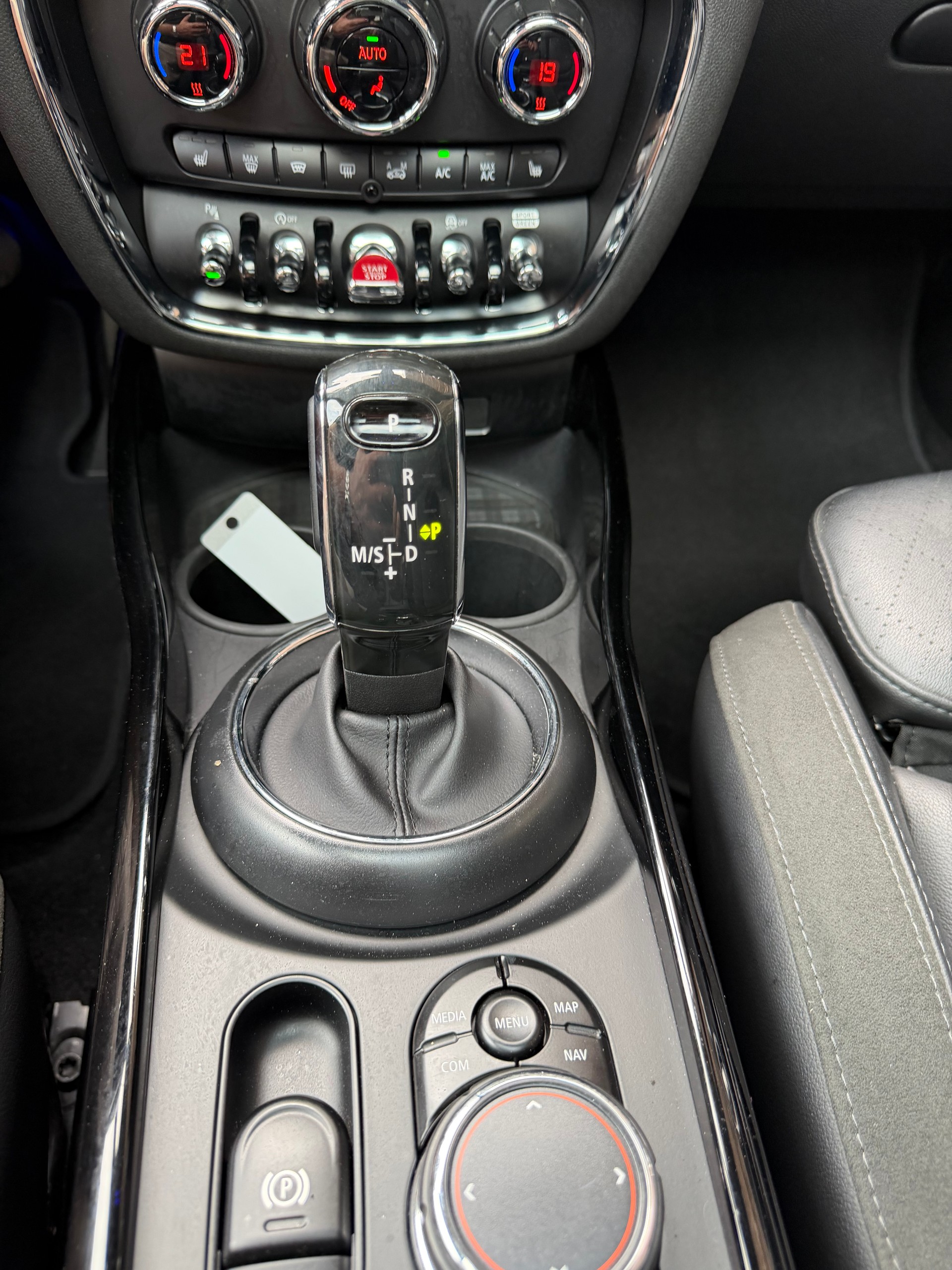 MINI Clubman Cooper-image-12