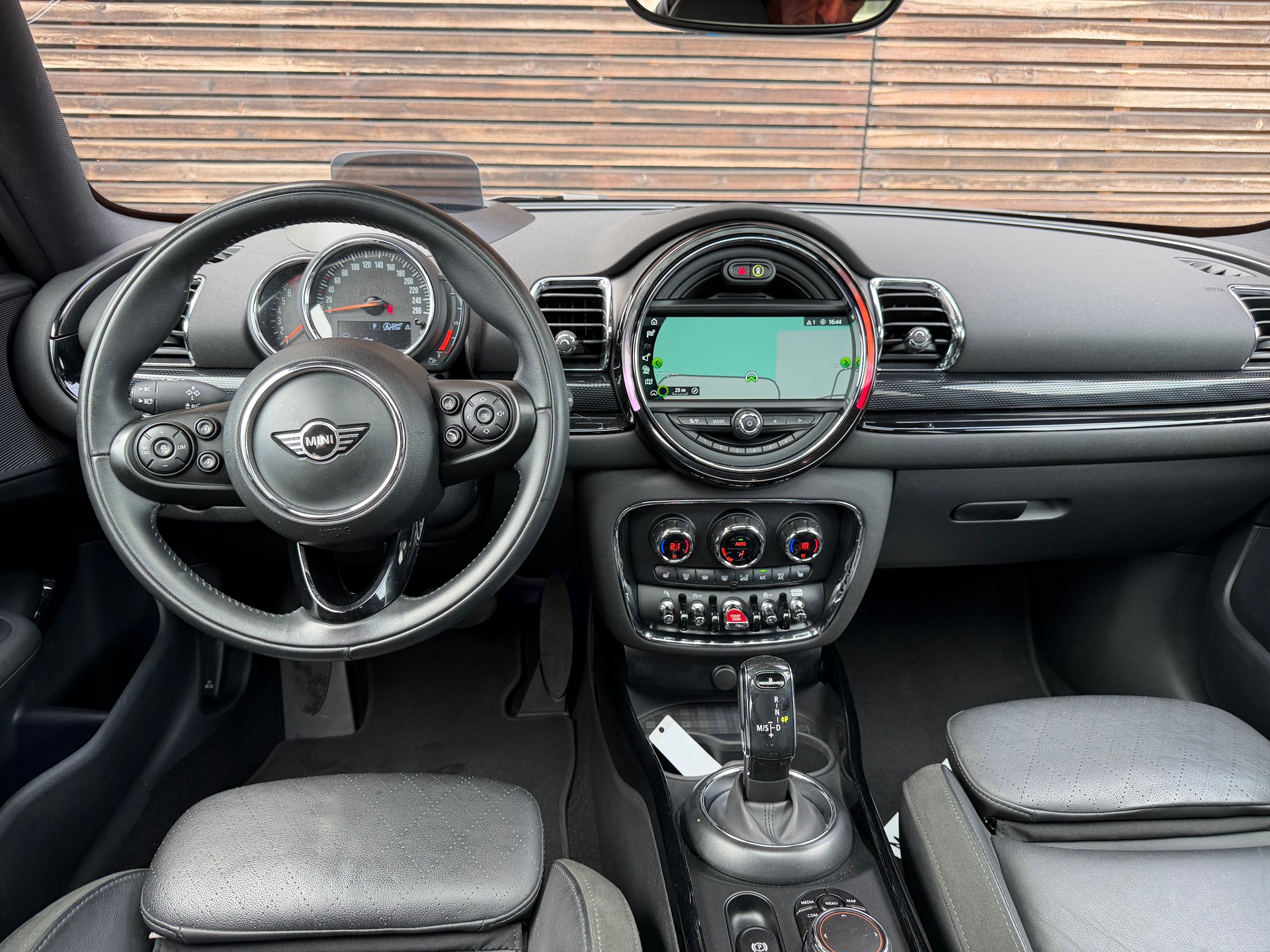 MINI Clubman Cooper-image-11
