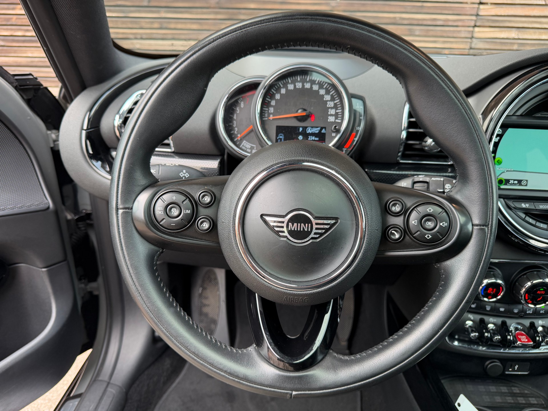 MINI Clubman Cooper-image-10