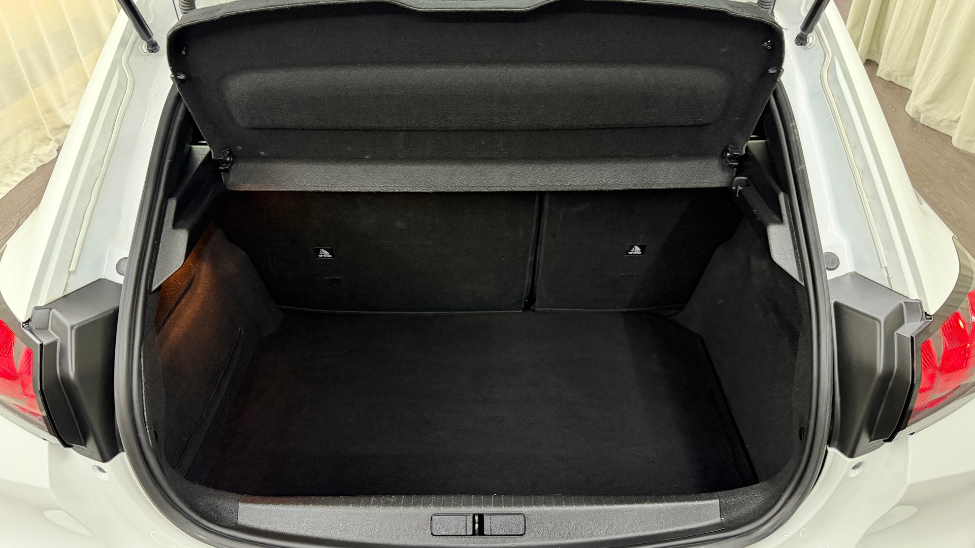 PEUGEOT 208 1.5 BlueHDi Active Pack-image-14