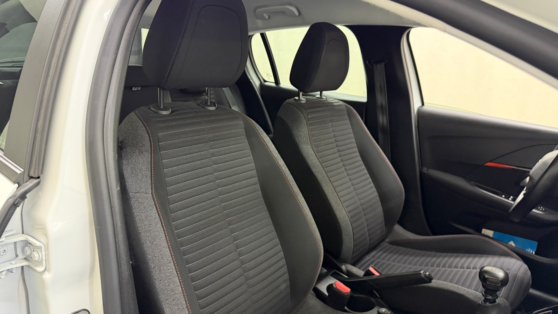 PEUGEOT 208 1.5 BlueHDi Active Pack-image-11