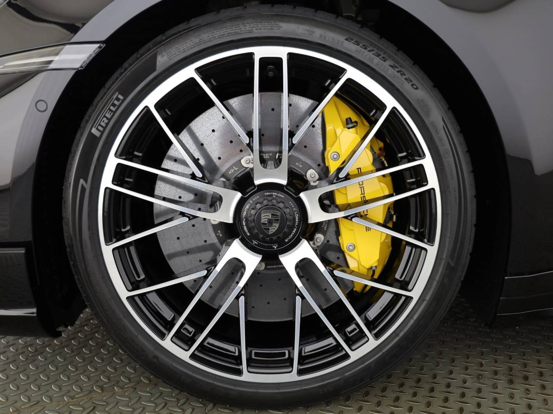 PORSCHE 911 Turbo S-image-5