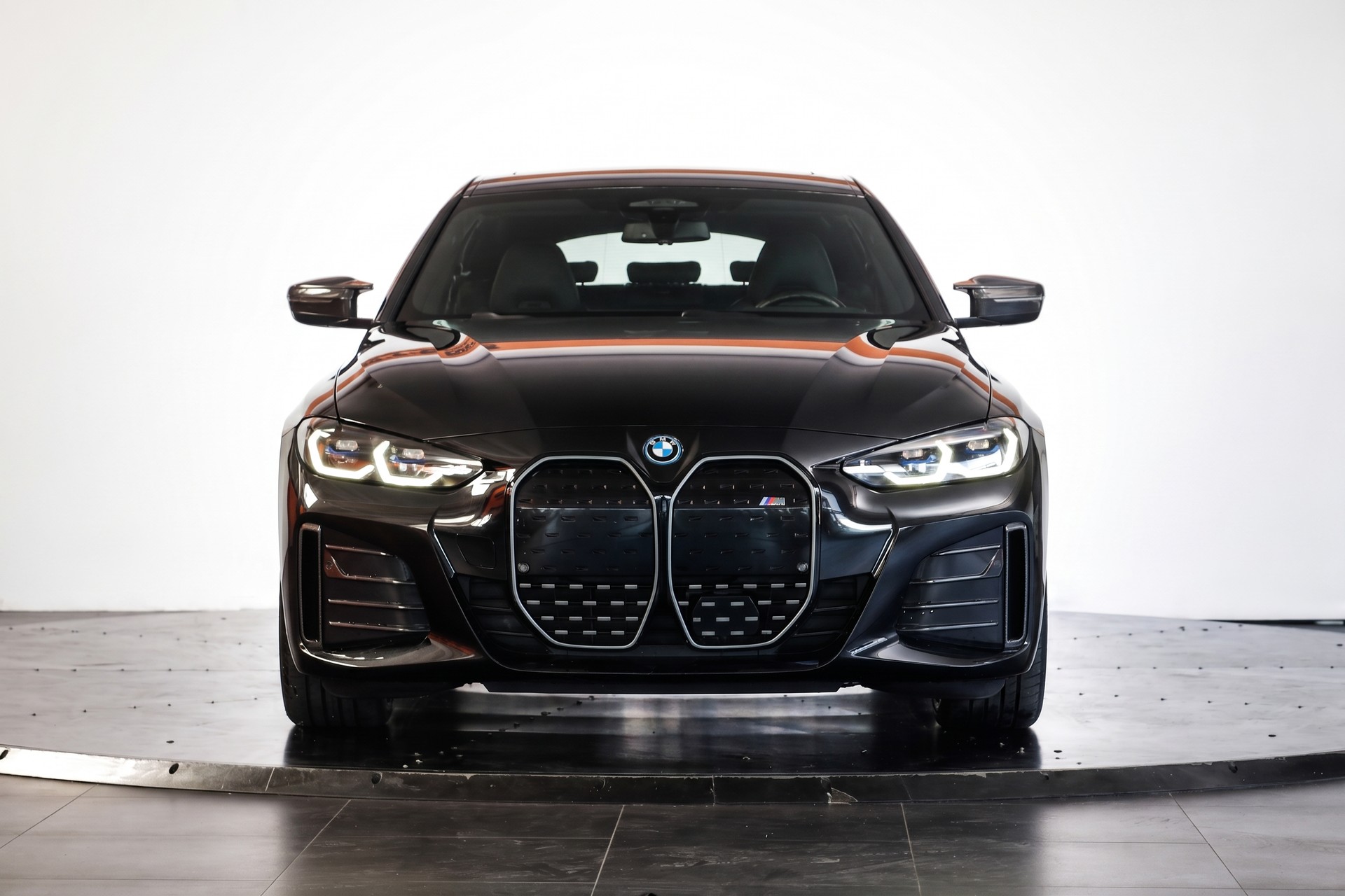 BMW i4 M50-showroom-element-1