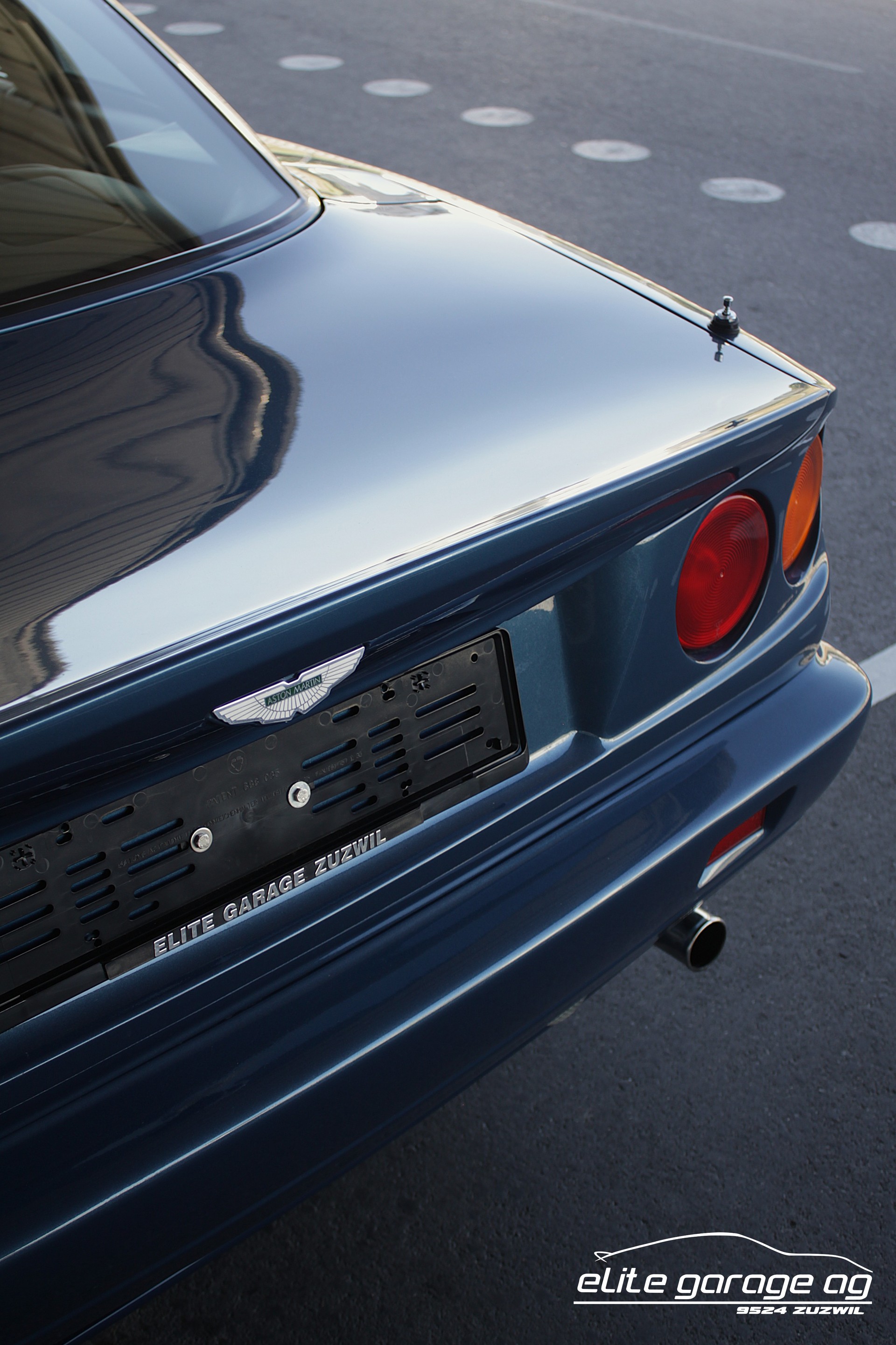 ASTON MARTIN V8 Coupé-image-12