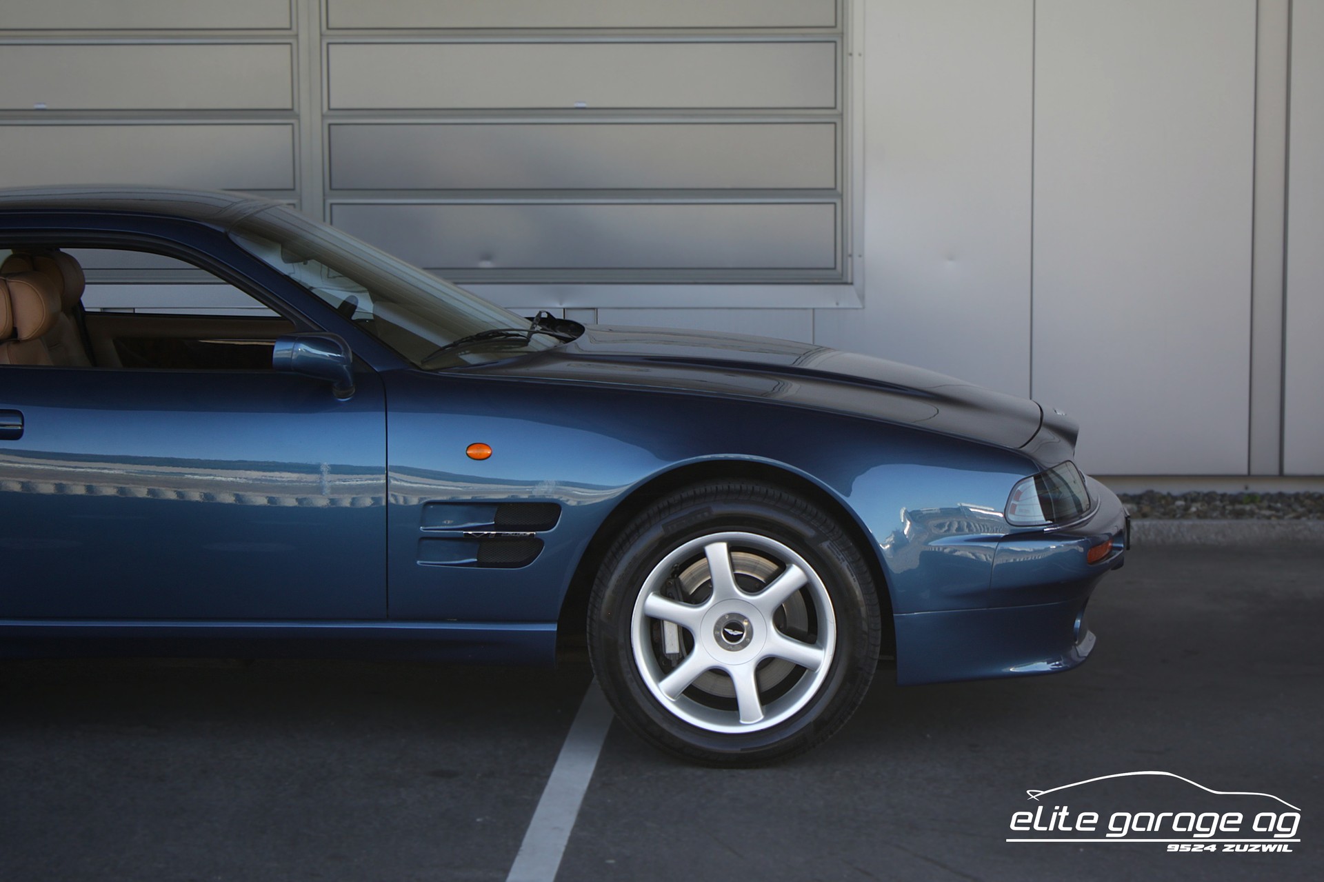 ASTON MARTIN V8 Coupé-image-9