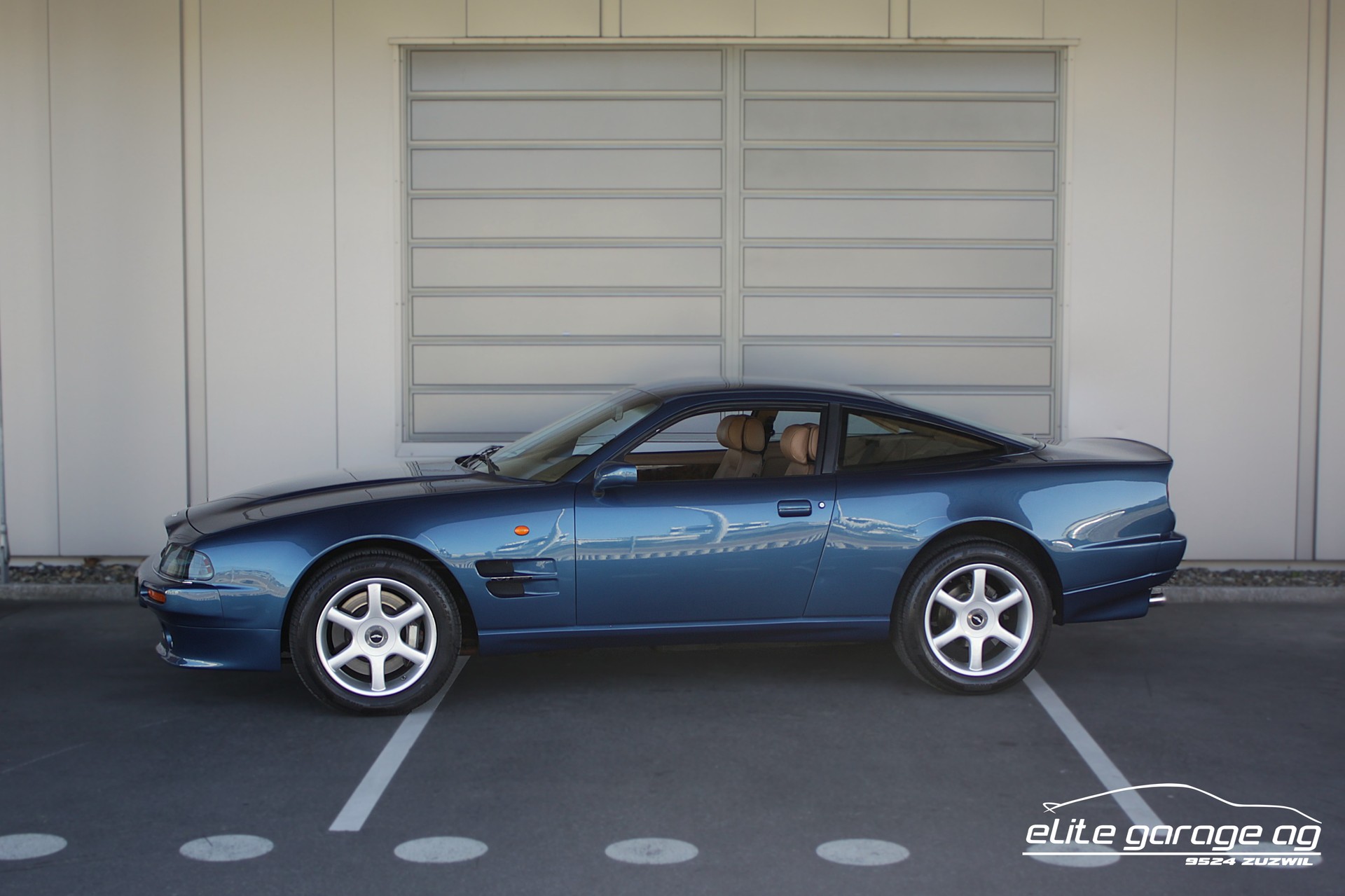 ASTON MARTIN V8 Coupé