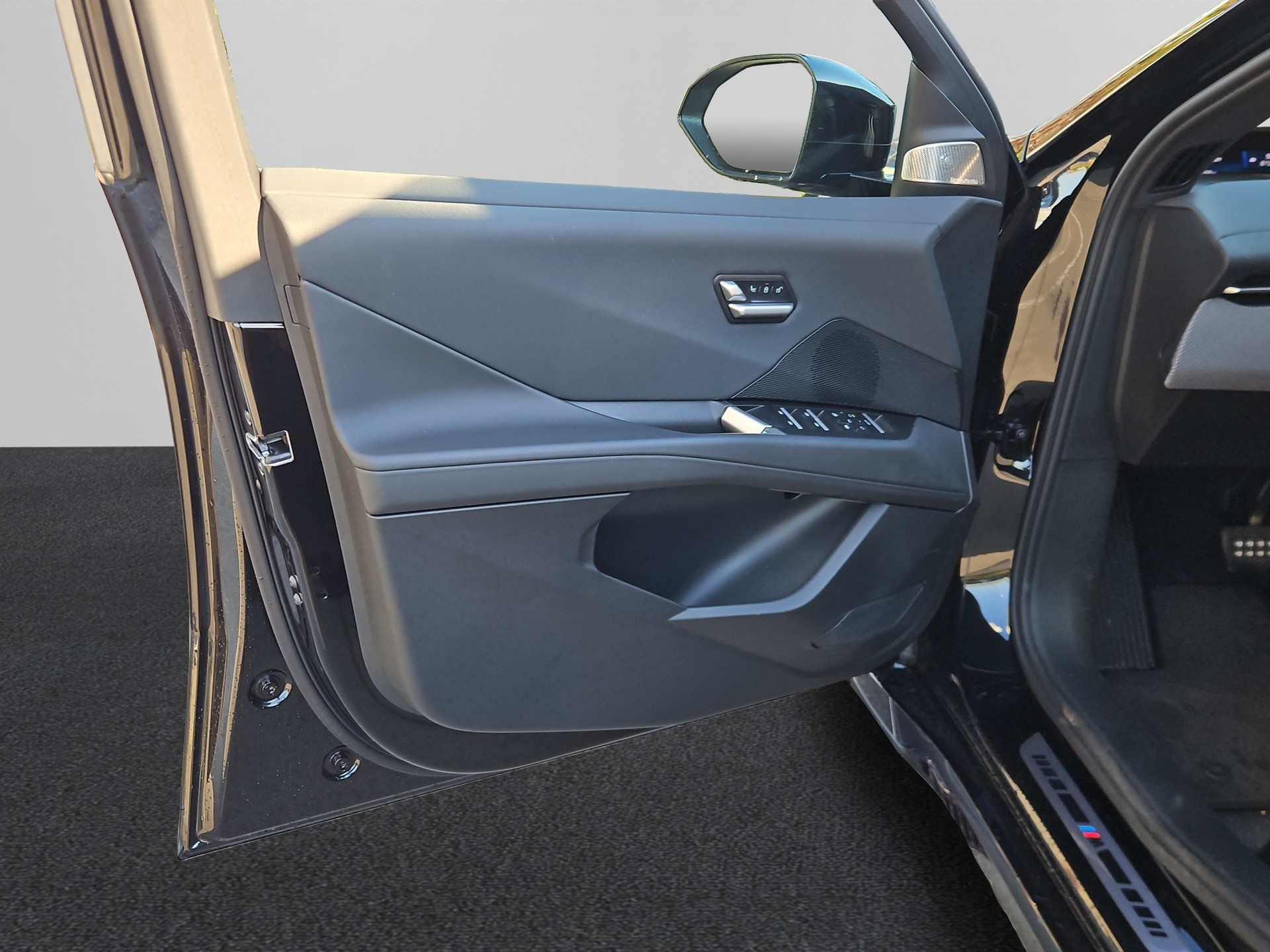 BMW iX3 50 xDrive-image-17