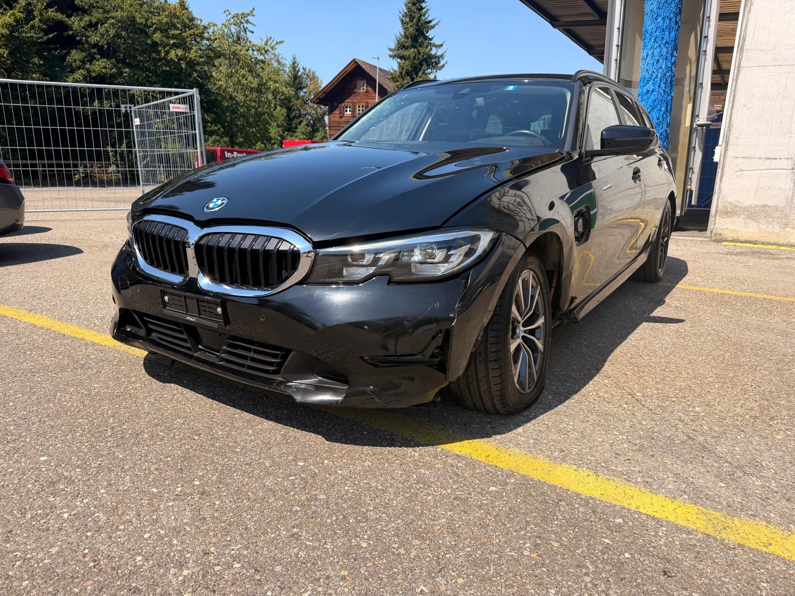 BMW 330e x DriveTouring Steptronic
