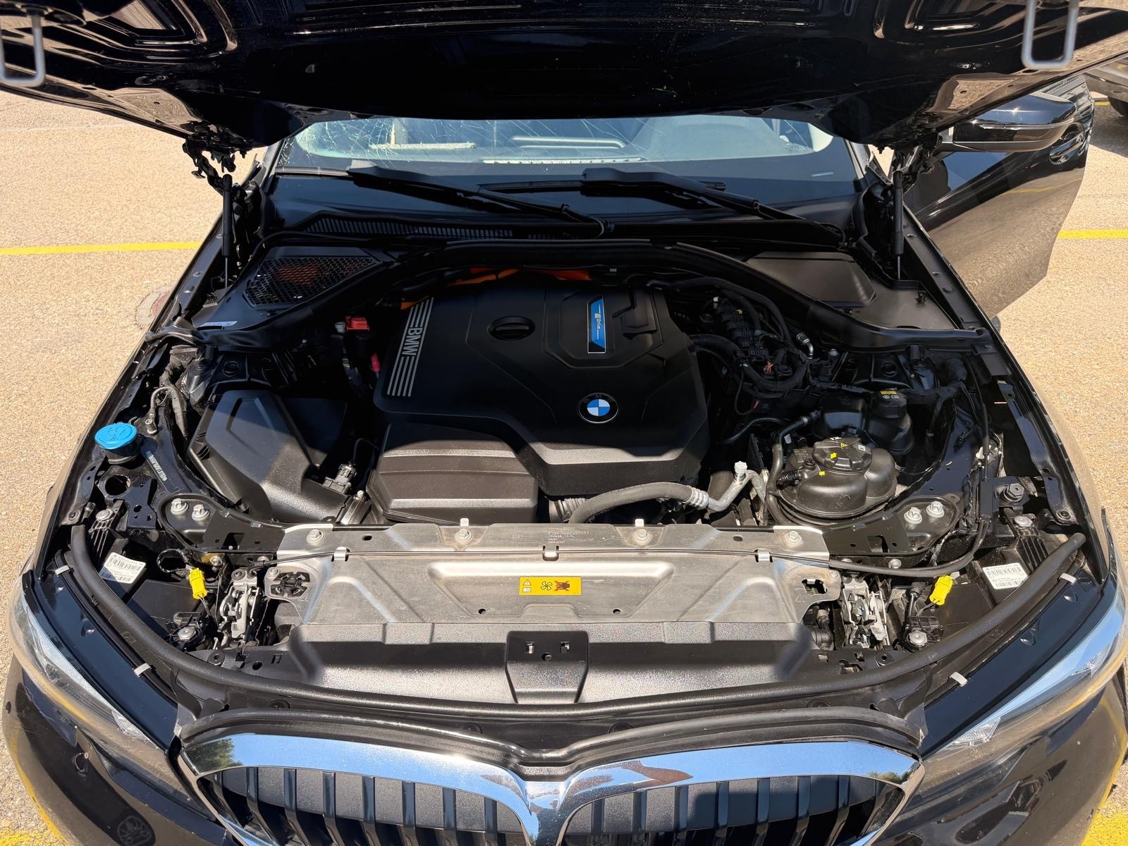 BMW 330e x DriveTouring Steptronic-image-7