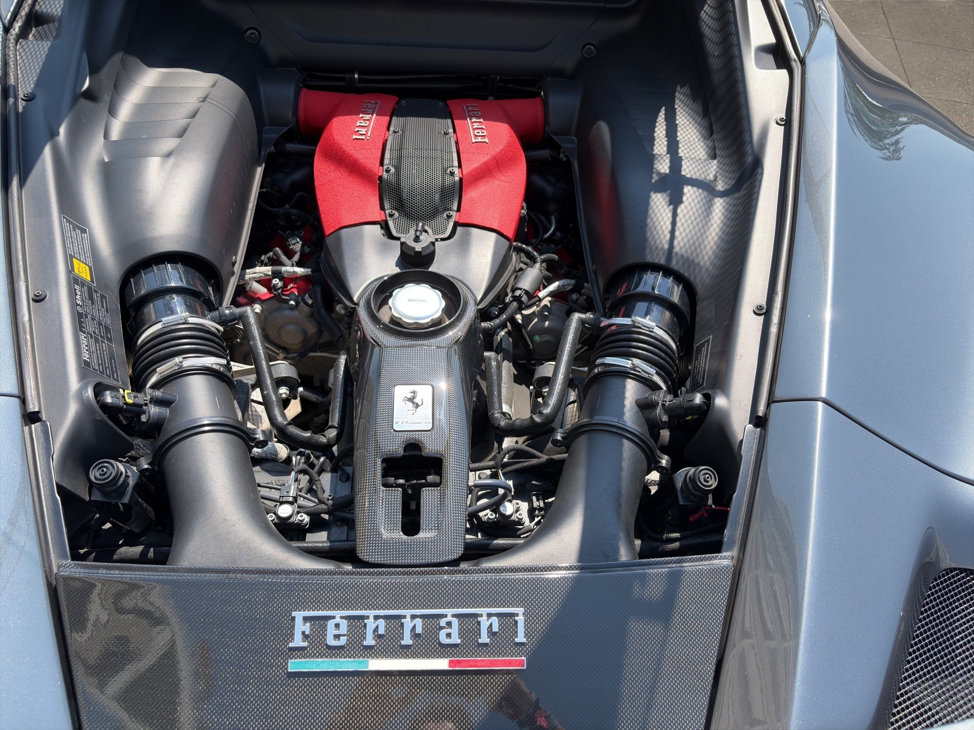 FERRARI F8 Tributo-image-14