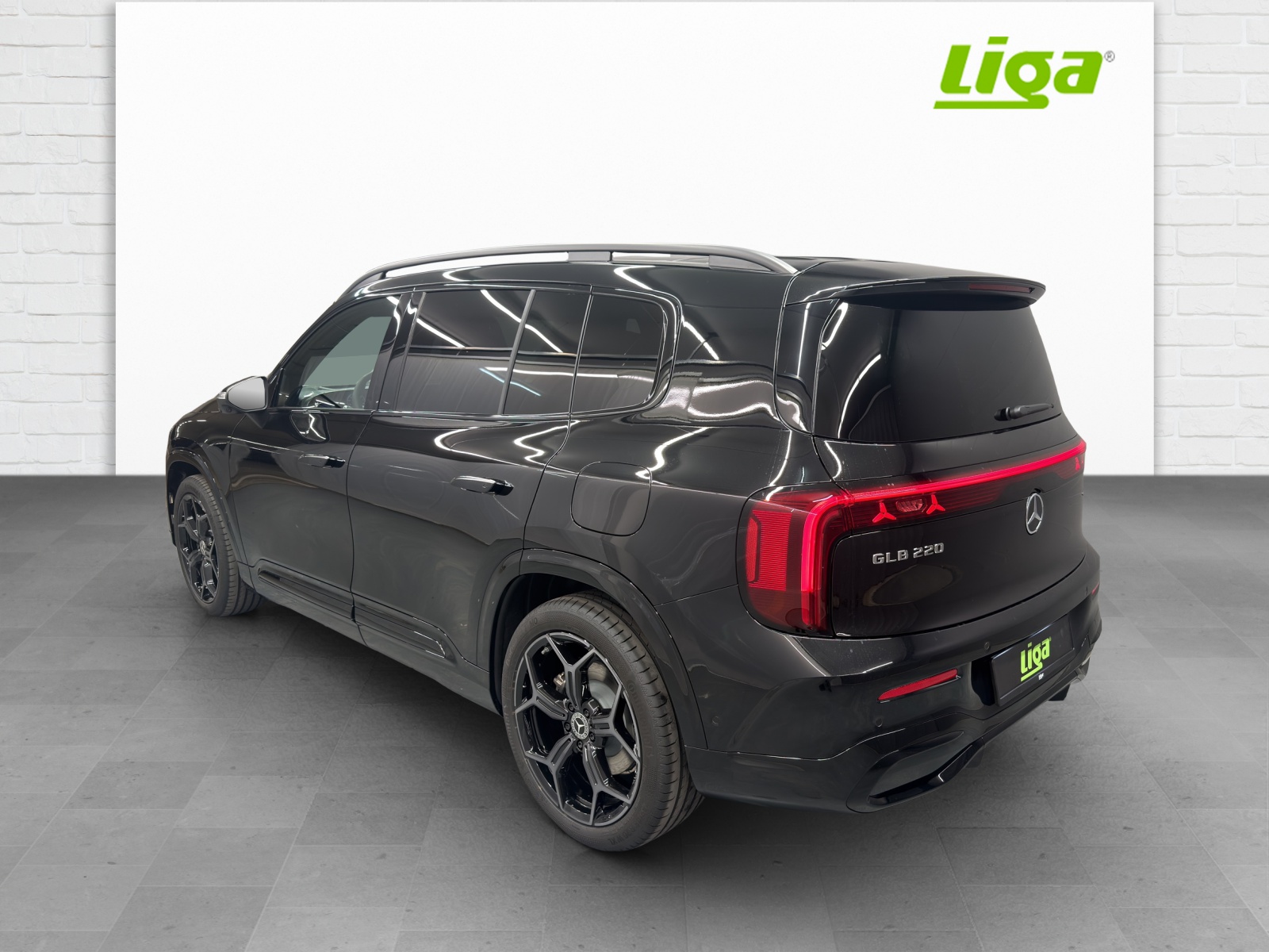 MERCEDES-BENZ GLB 220 AMG Line 4Matic-showroom-element-3