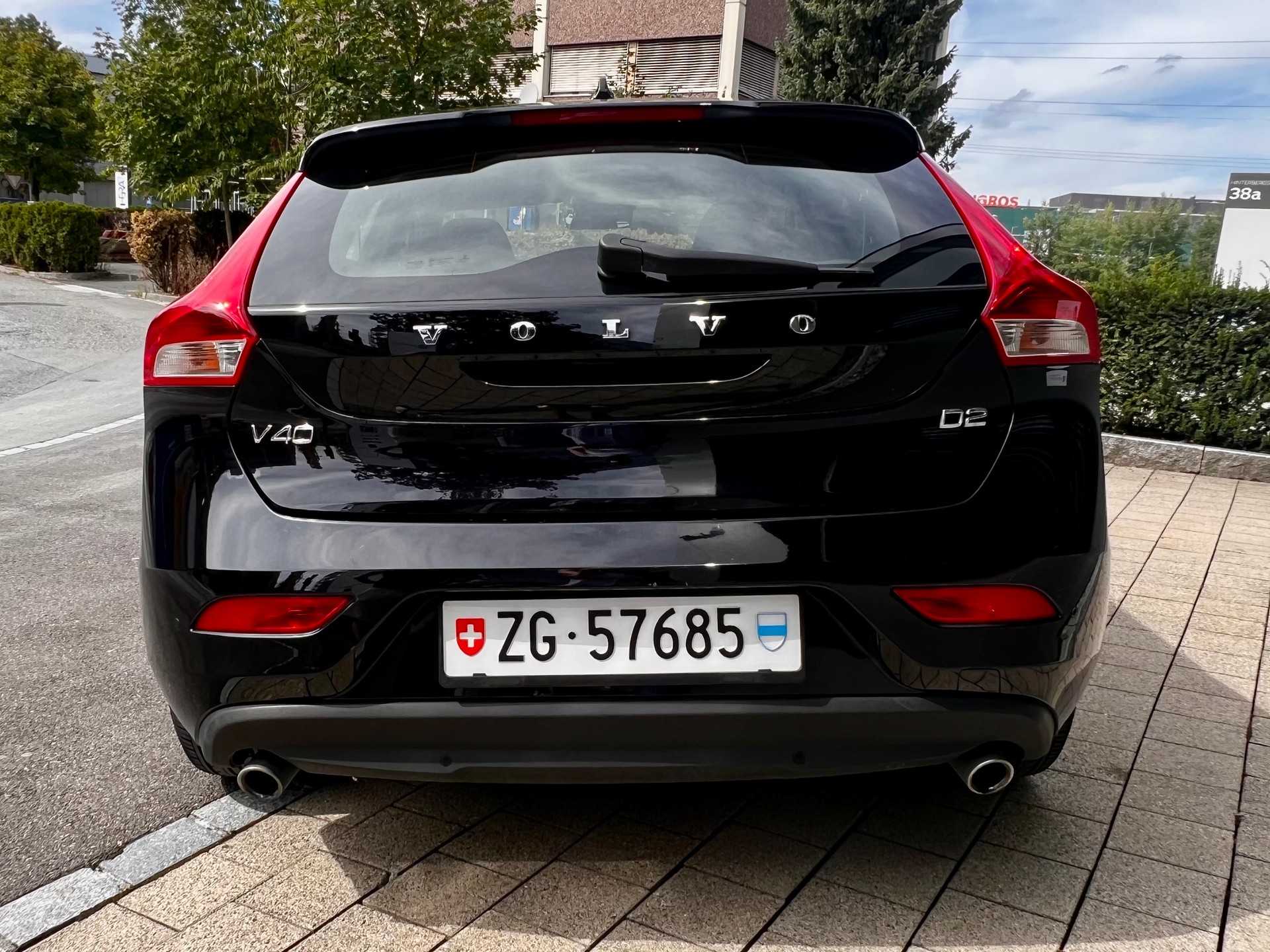 VOLVO V40 D2 Momentum Geartronic-image-3