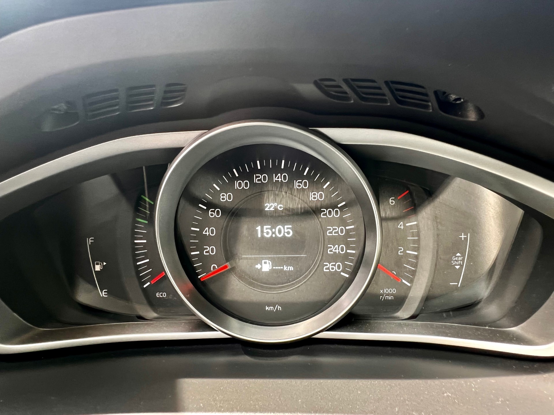 VOLVO V40 D2 Momentum Geartronic-image-6