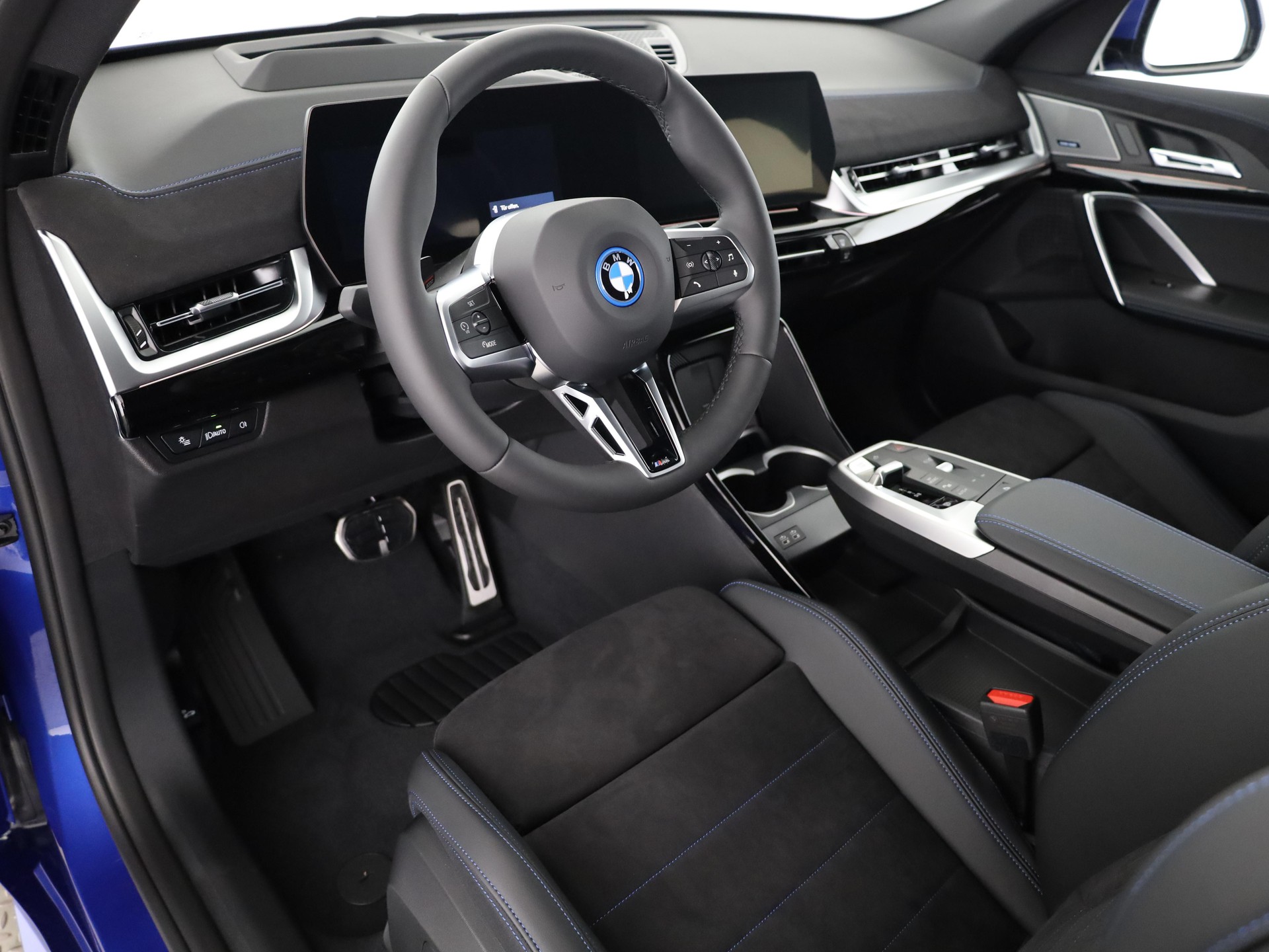 BMW iX2 30 xDrive-image-9