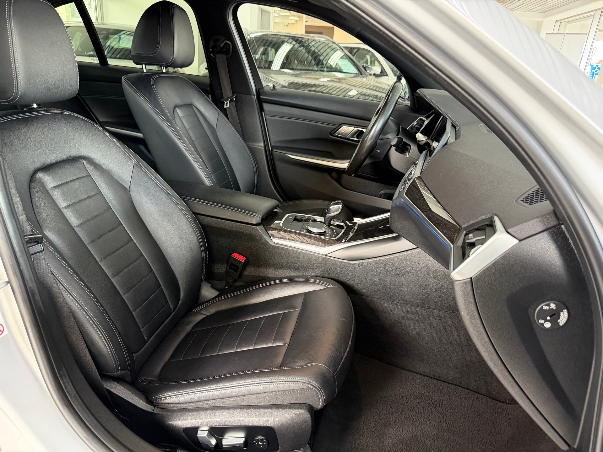 BMW 330d xDrive Steptronic M Sport-image-17