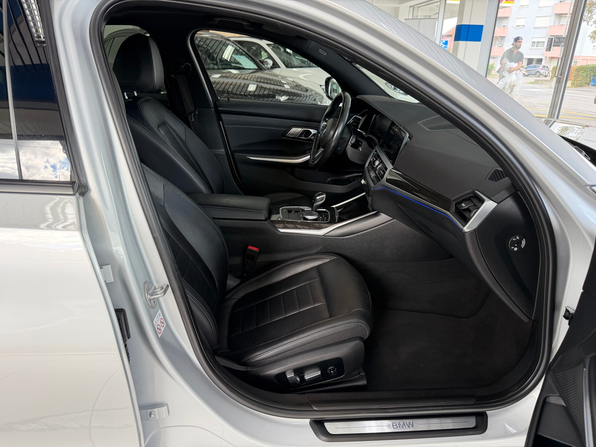 BMW 330d xDrive Steptronic M Sport-image-14