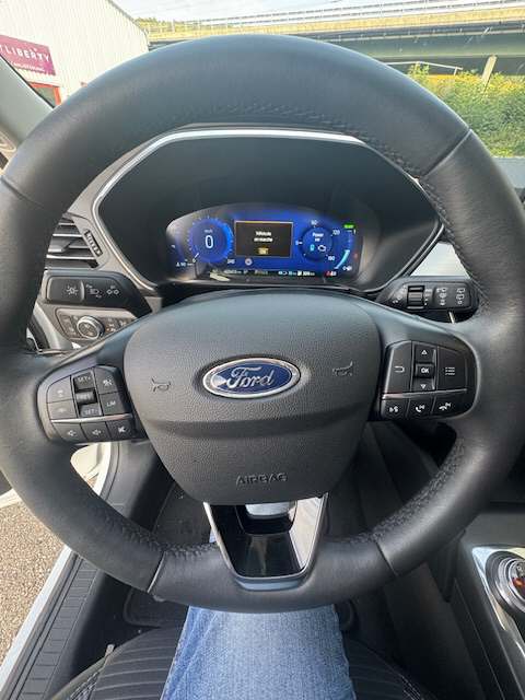 FORD Kuga 2.5 Plug-in Hybrid Titanium X-image-11