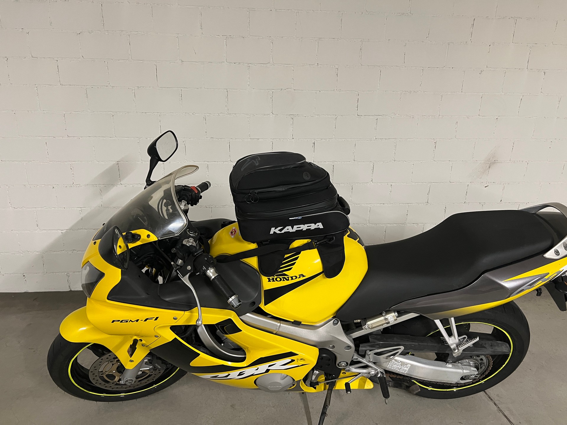 HONDA CBR 600 F1-image-5