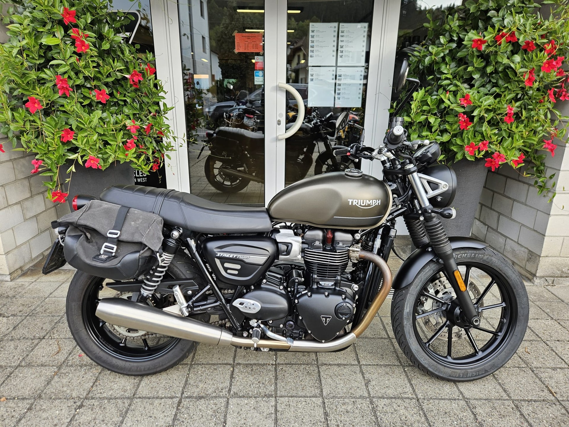 TRIUMPH Street Twin 900-image-1