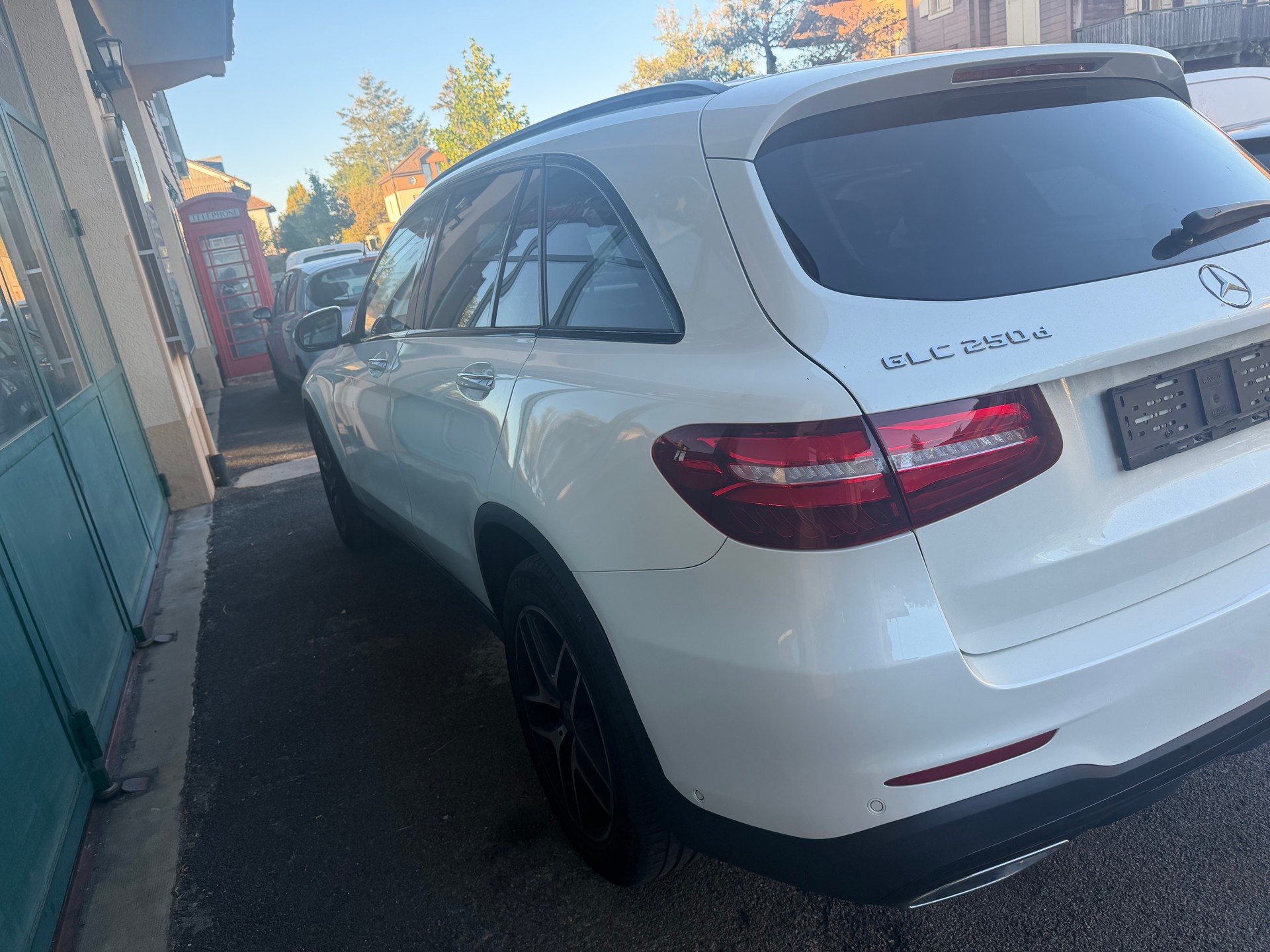 MERCEDES-BENZ GLC 250 d 4Matic 9G-Tronic-showroom-element-2
