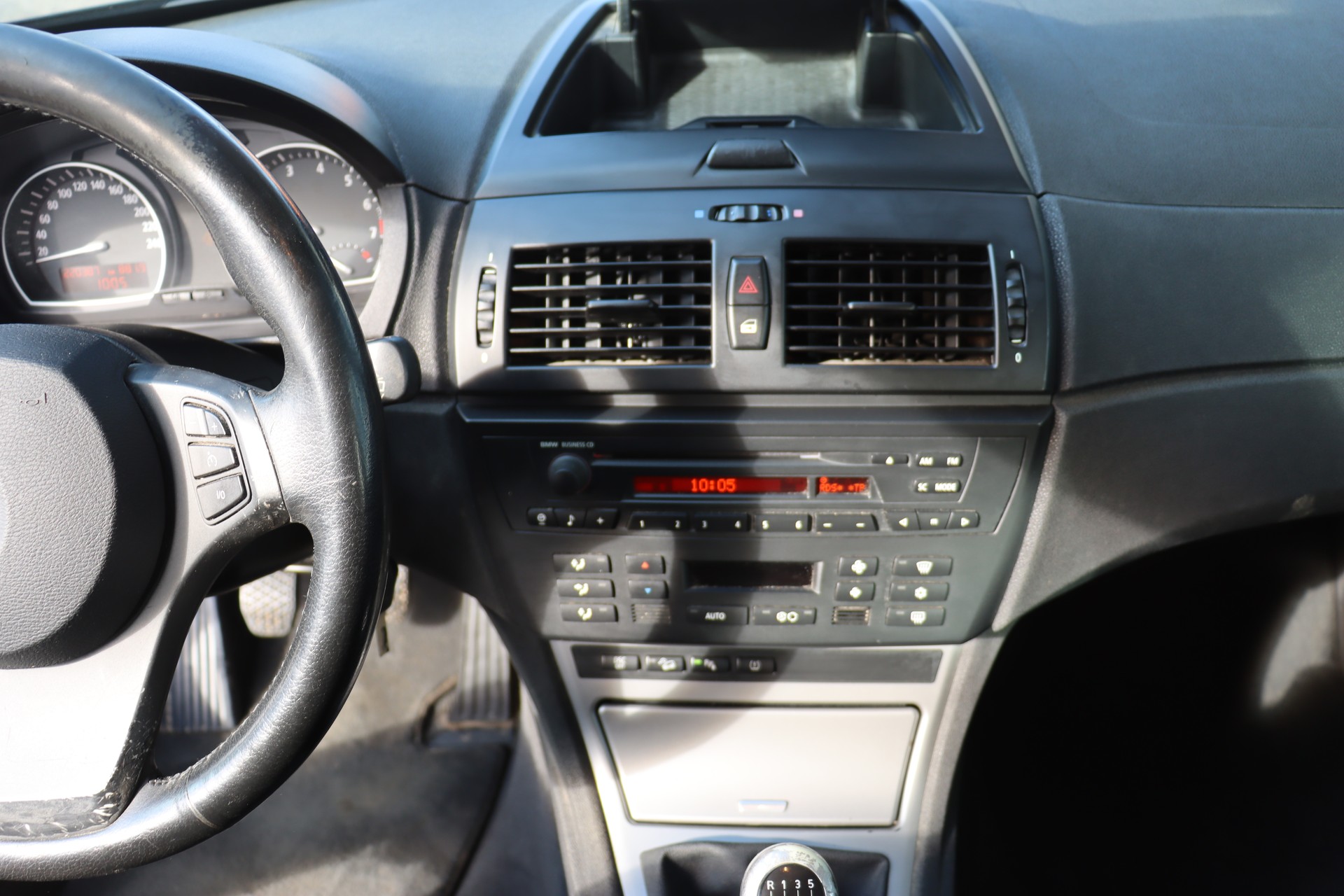 BMW X3 2.5i-image-12