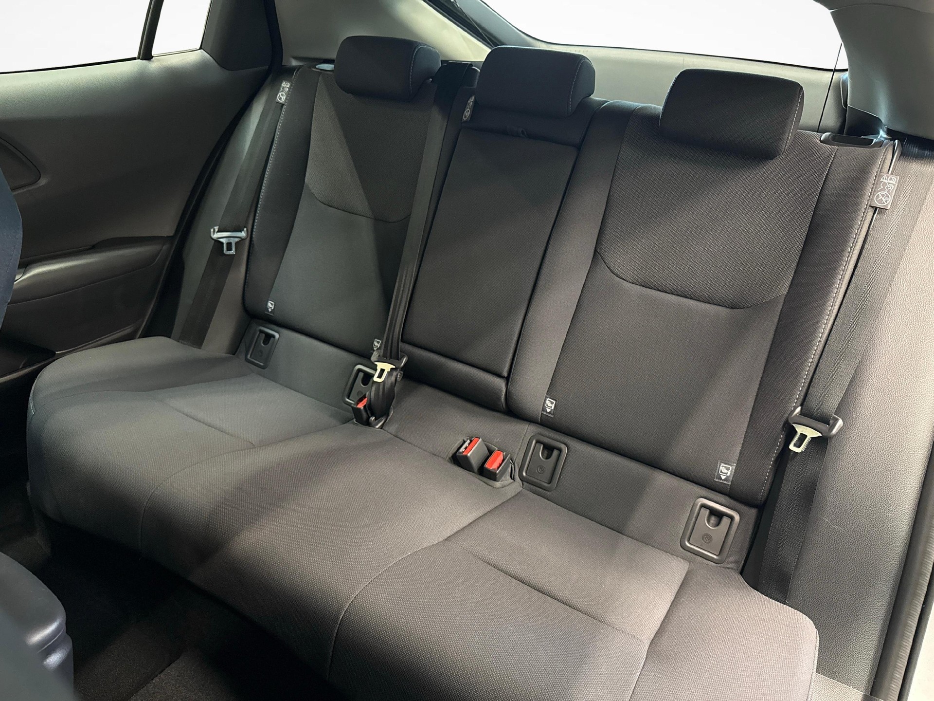 TOYOTA Prius 2.0 Plug-In-Hybrid Style-image-10