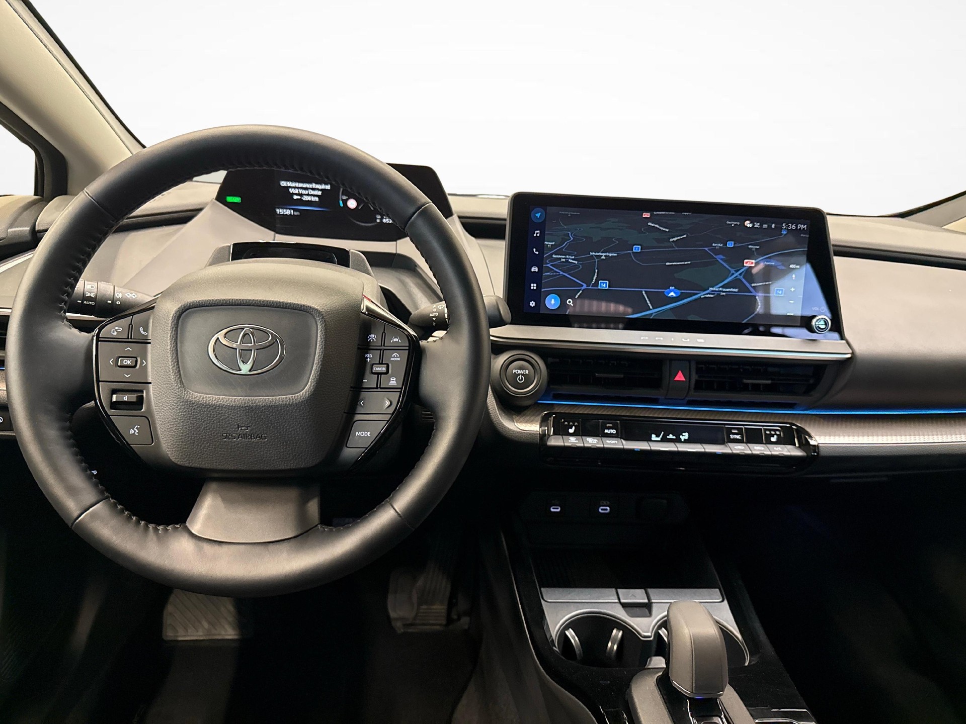 TOYOTA Prius 2.0 Plug-In-Hybrid Style-image-8