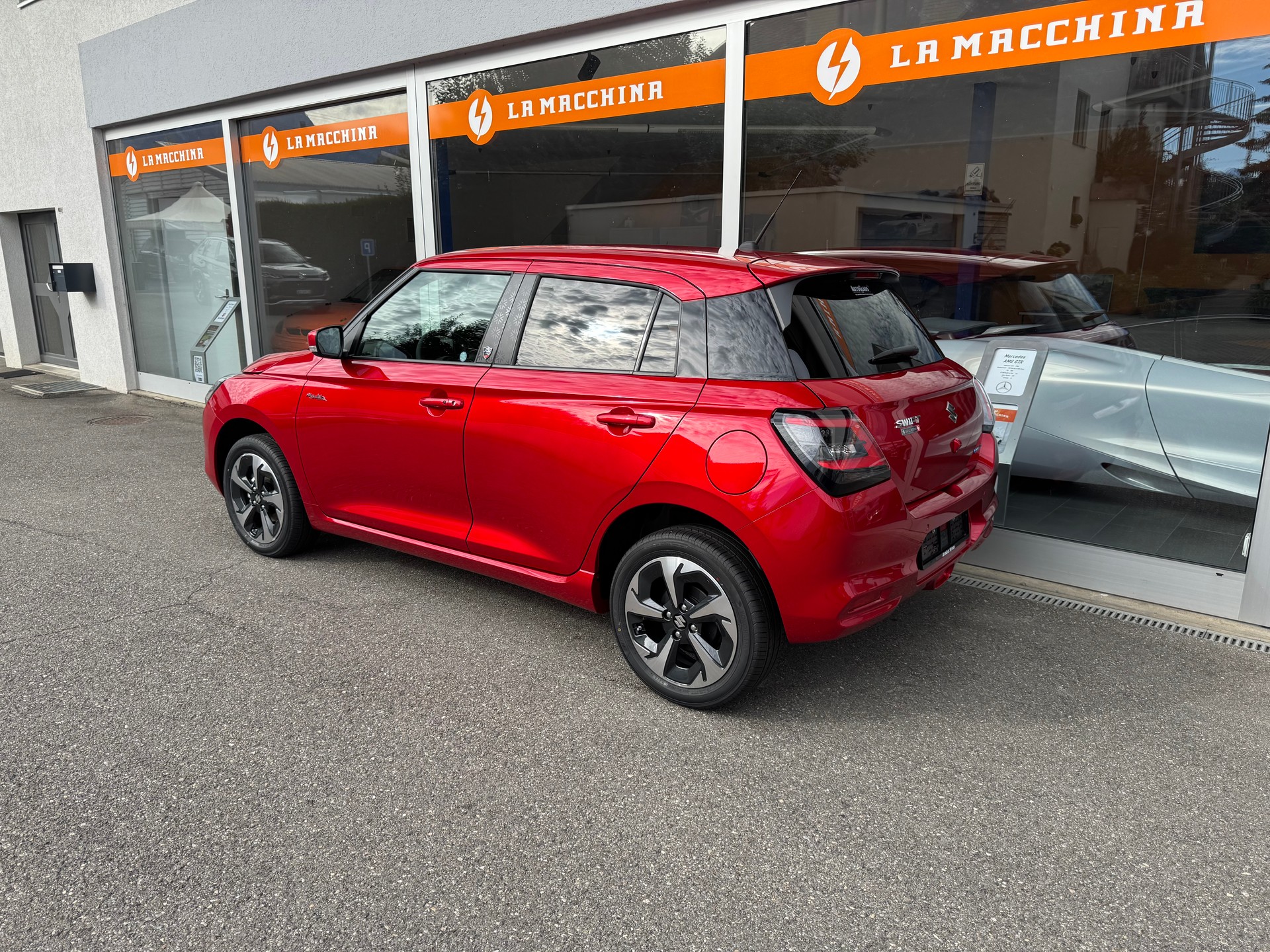 SUZUKI Swift 1.2 Piz Sulai Hybrid Top 4x4-showroom-element-2