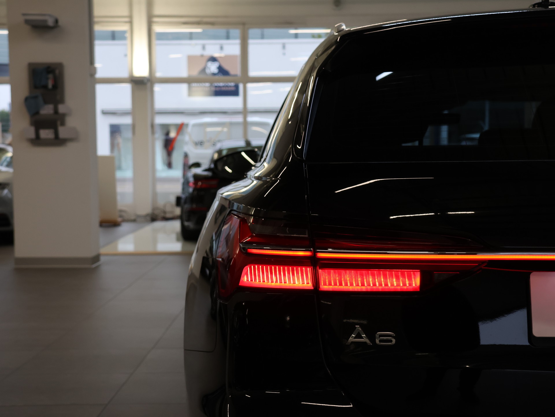 AUDI A6 Avant 40 TDI Sport S-tronic-image-12