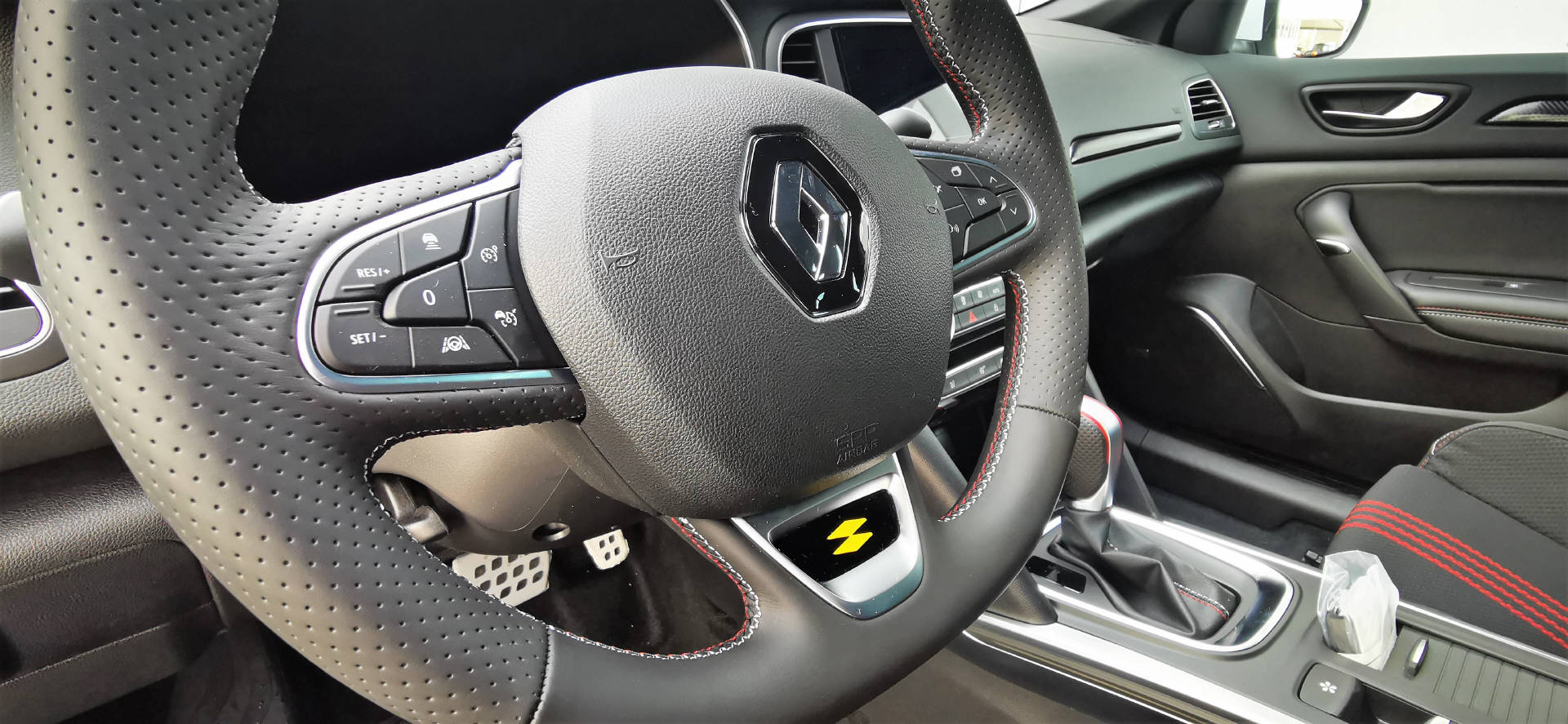 RENAULT Mégane 1.3 TCe 160 R.S. Line EDC-image-9