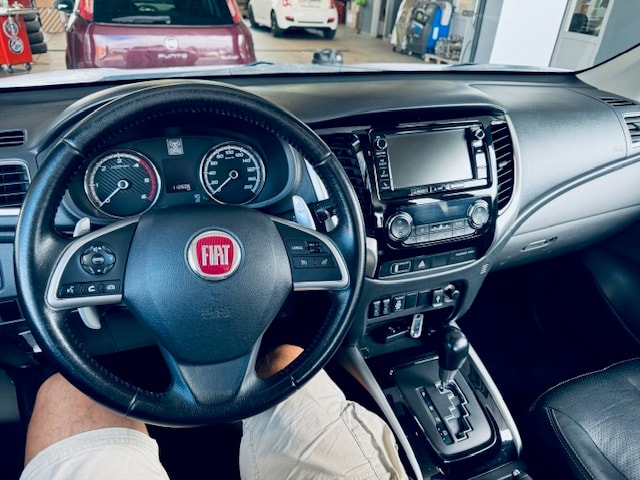 FIAT Fullback LX 2.4 MJ DC Swiss 4WD A-image-2