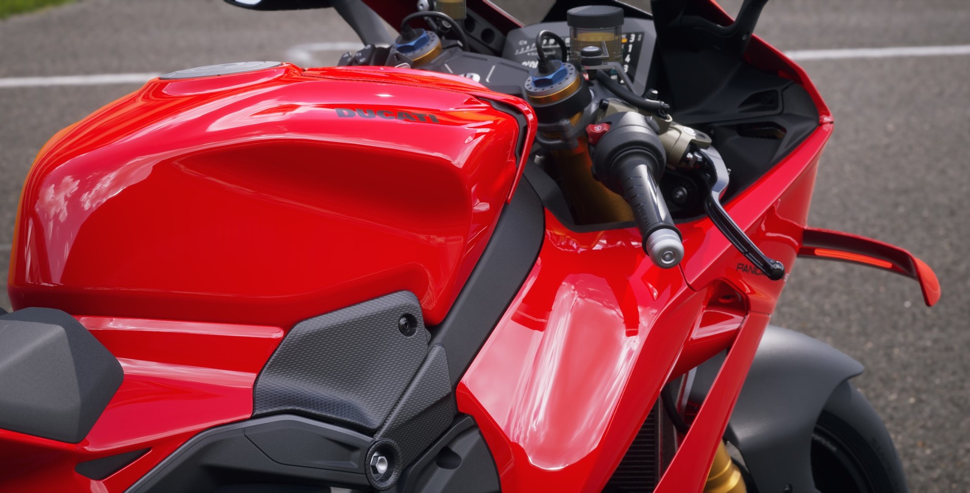 DUCATI Panigale V4 S-image-4